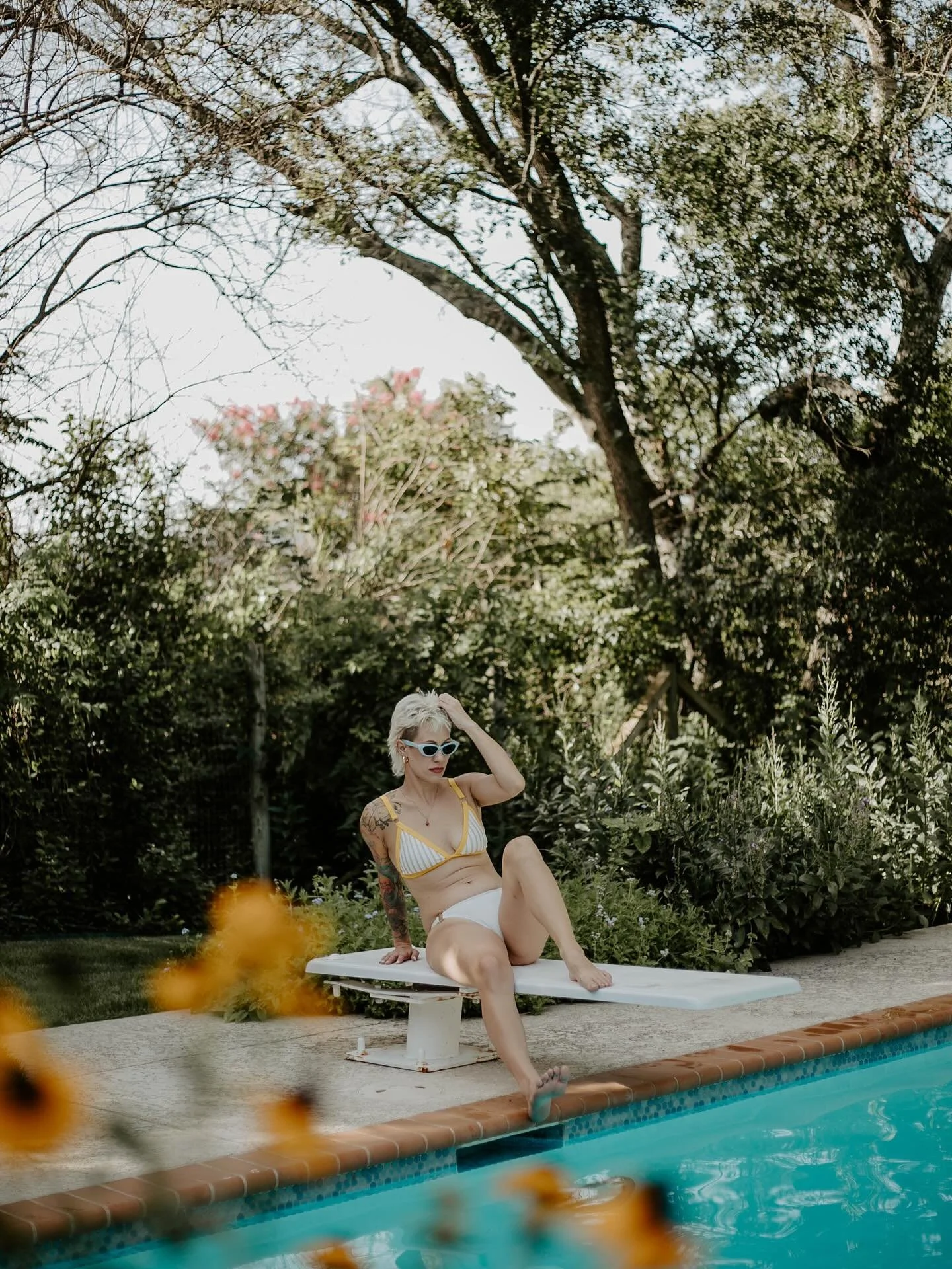 You + the pool + Texas sun
 (🔗 in my bio) 

☀️☀️☀️☀️
Austin photographer 
Poolside photo shoot 
Austin portrait photographer
Editorial pool session 
Summer photoshoot 
Austin moms 
Austin lifestyle photographer
