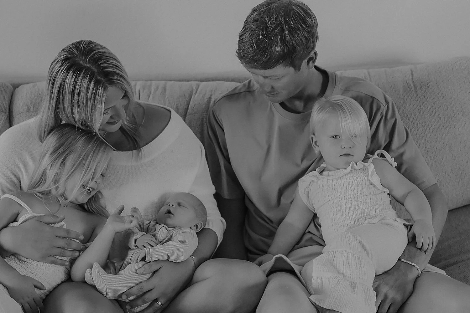 parents sit together in living room with their toddlers by Jessie Shaw photo