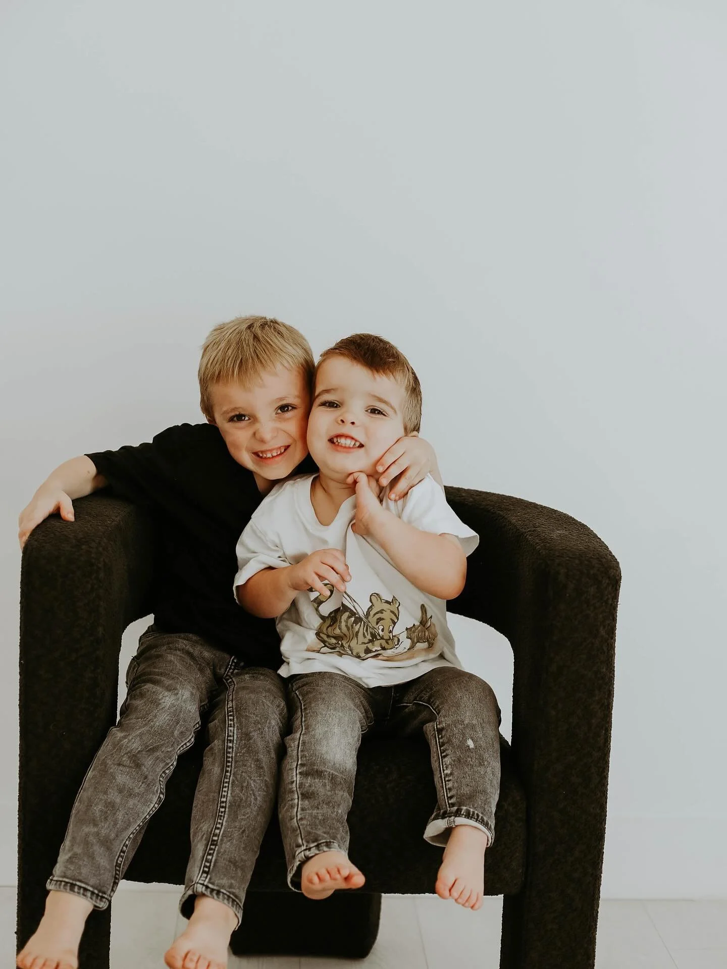 BROTHERS 😍🤍

#austinfamilyphotographer #roundrockmoms #leandermoms #cedarparkmoms #atxphotographer #austinphotographer