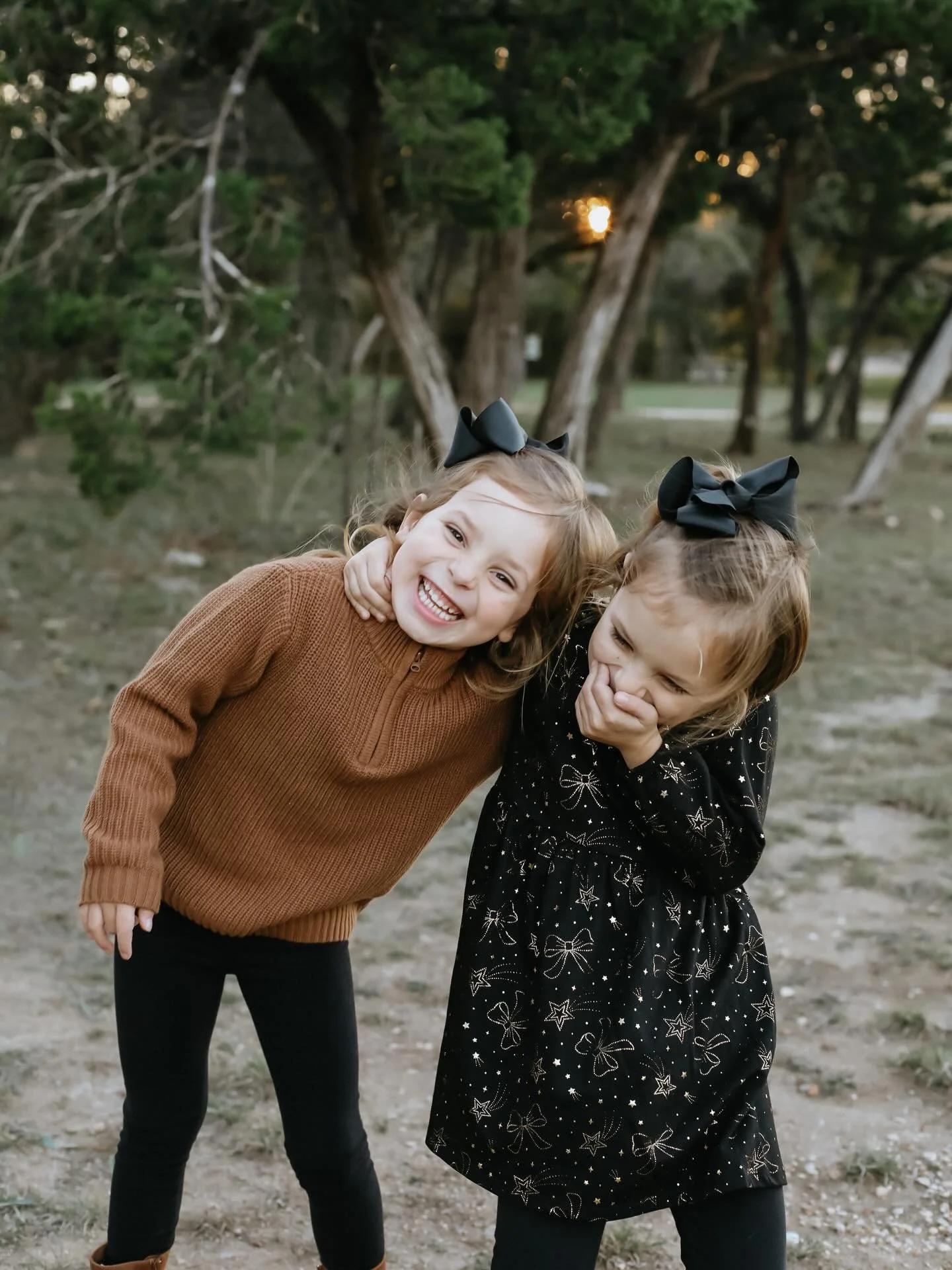 The giggles!!! One of the best parts of family sessions to capture because I KNOW this is the photo that moms will look back on in 10 years 😍🥹

&mdash;
Austin family photographer - Austin moms - round rock moms - cedar park - hutto - family photogr