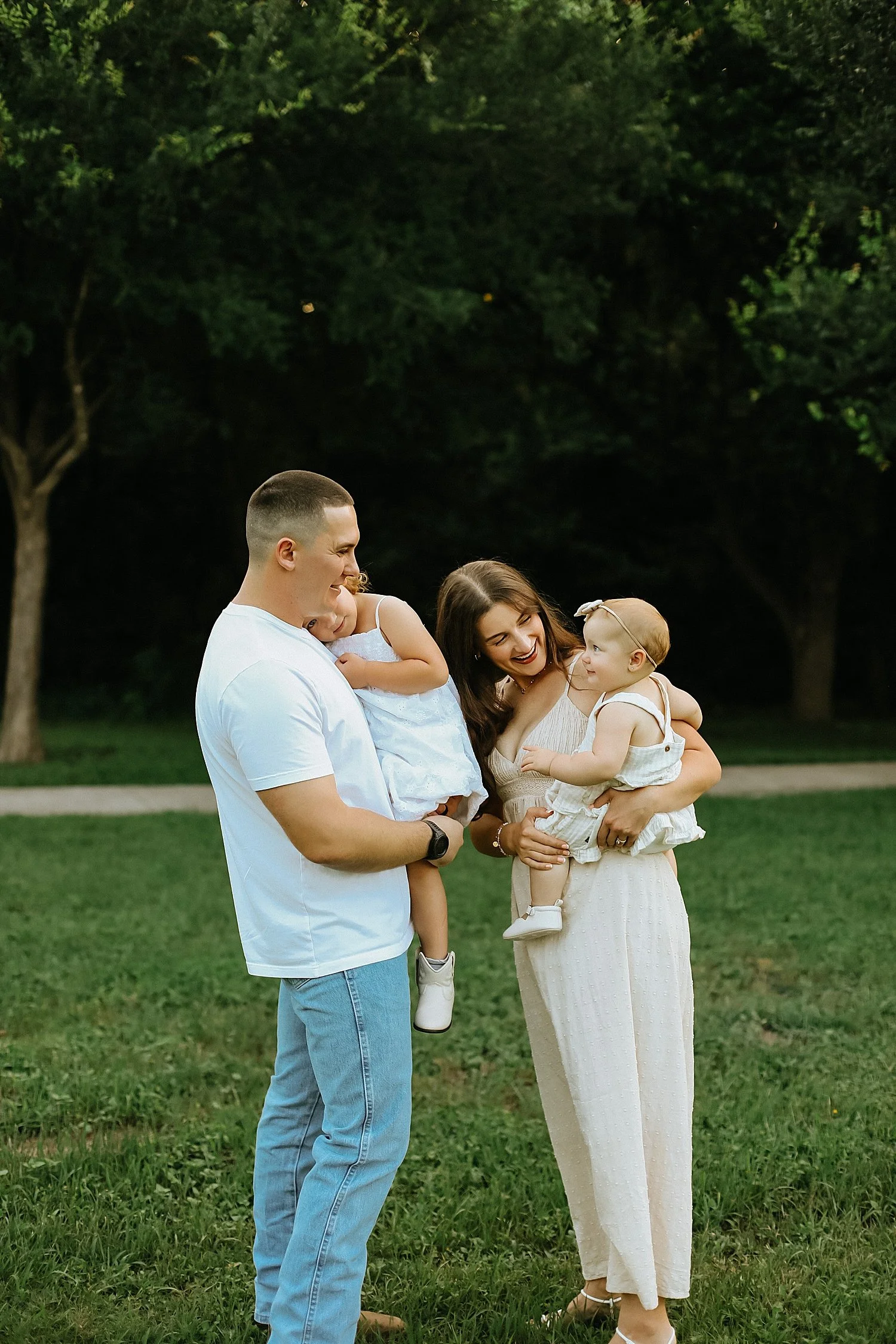  parents snuggle their little ones during golden hour by Jessie Shaw Photo 