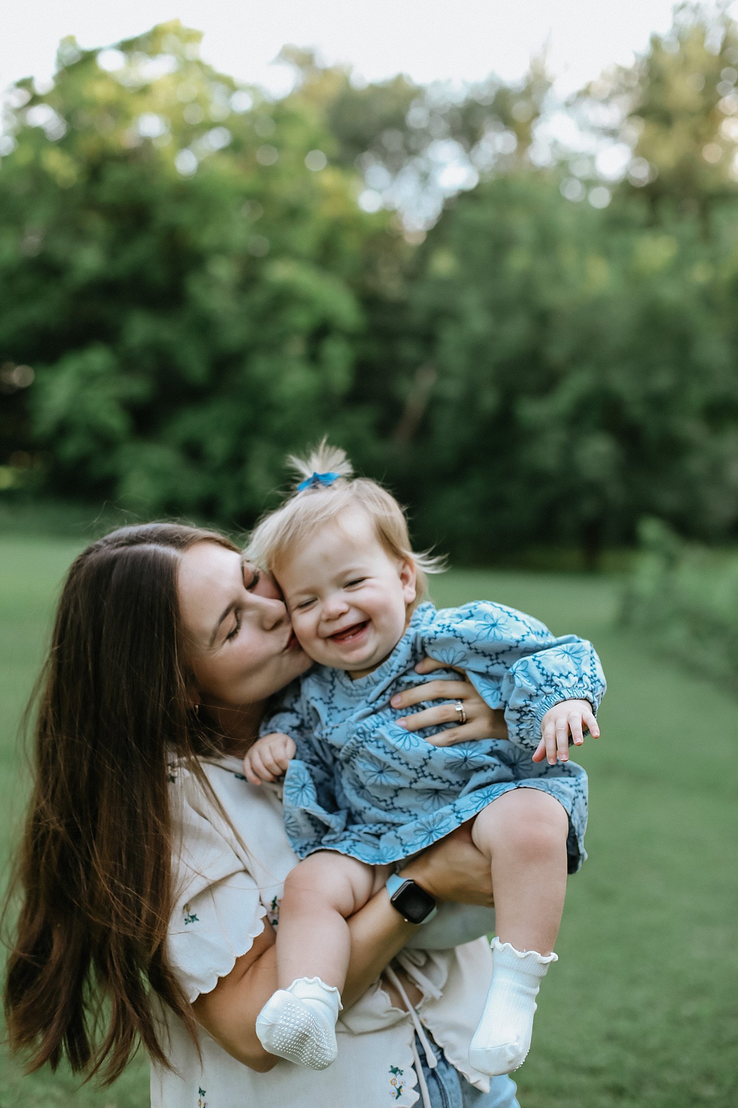  mama kisses her toddler girl in blue dress by Round Rock photographer 
