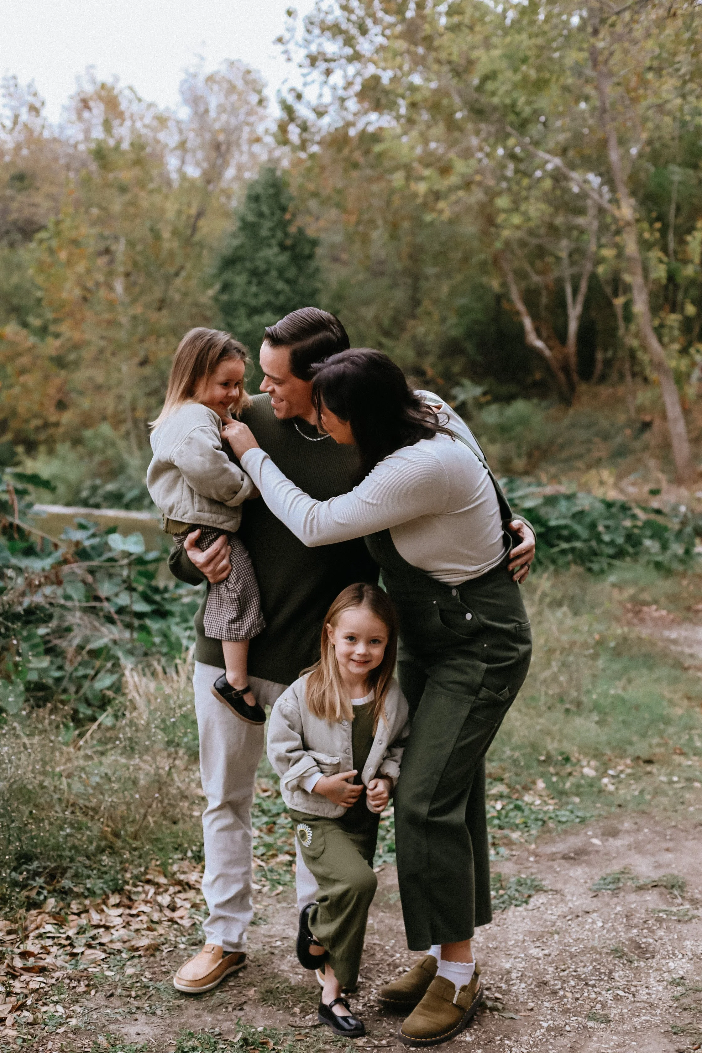 family of 4 plays together next to a creek by Jessie Shaw Photo