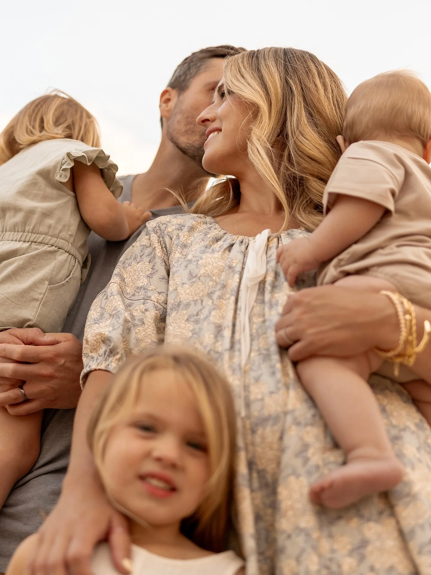 All the sweetest fams enduring the humid socal fall for beach photos. I guess it&rsquo;s not so bad if you don&rsquo;t mind a super pregnant + sweaty photographer&hellip;