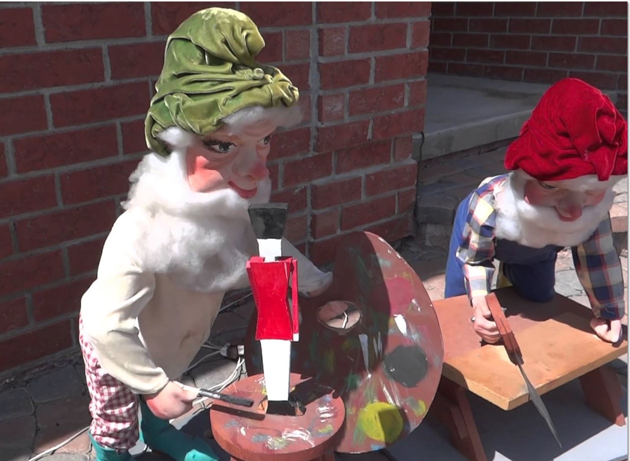 Do these elves look familiar?