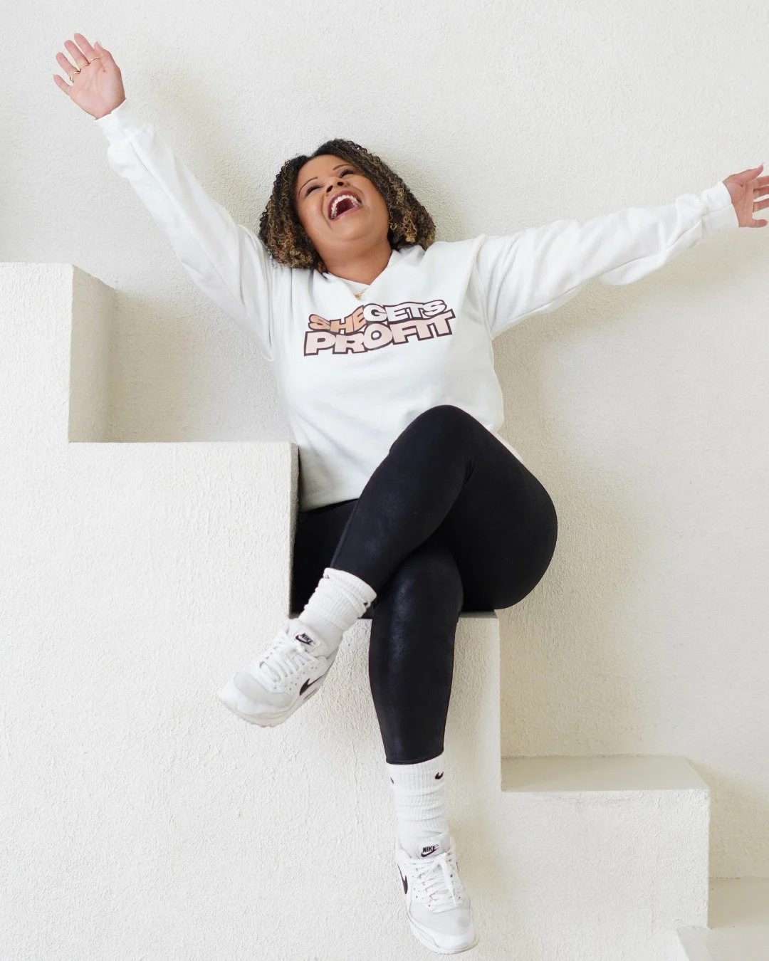 No one claps for this part of entrepreneurship 😔 But it&rsquo;s the part that defines us&hellip;

We&rsquo;re conditioned to celebrate the start&mdash;the launch, the sign-ups, the sales. We rarely pause to celebrate the delivery. The transformation
