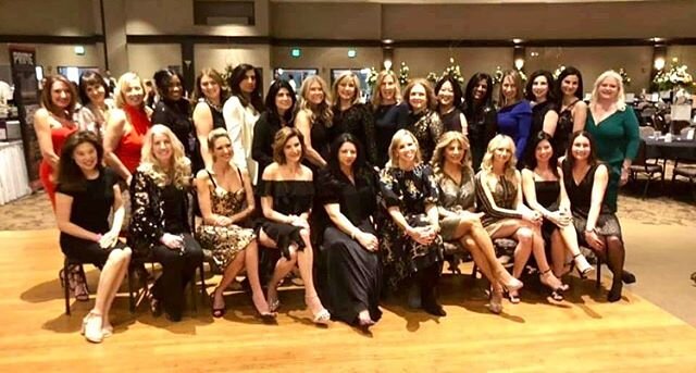 This is the team that makes the dream work💕 The ladies of the Service League💕 Record breaking night with proceeds going to local charities💕
.
.
#serviceleaguenwi #tasteoftheregion #2020taste #ohwhatanight #bestfoodspread #nwifood #nwirestaurants #