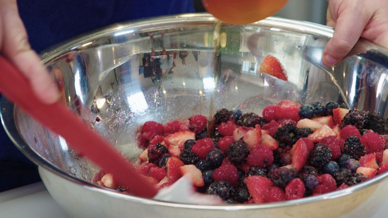 103_Berries_&_Cream_Cooking_03.jpg