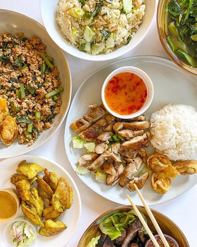 One of my favorite under-the-radar restaurants in Chicago is @ghinkhaoeatrice, an amazing hidden gem tucked away on Cermak in Pilsen. I've probably visited this gem at least 6-7 times now, and the bold flavors of their dishes truly never cease to ama