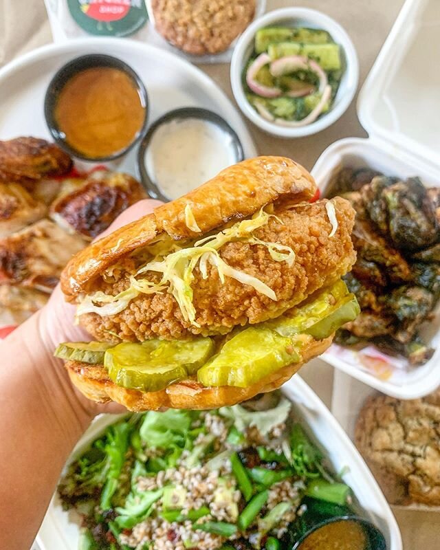 @ggchickenshop is the newest concept from Chef @leewolen of @bokarestaurantgroup, and it&rsquo;s available for delivery through @caviar! If any of y&rsquo;all have been to Boka, you know they do NOT mess around with their dishes, especially when it c