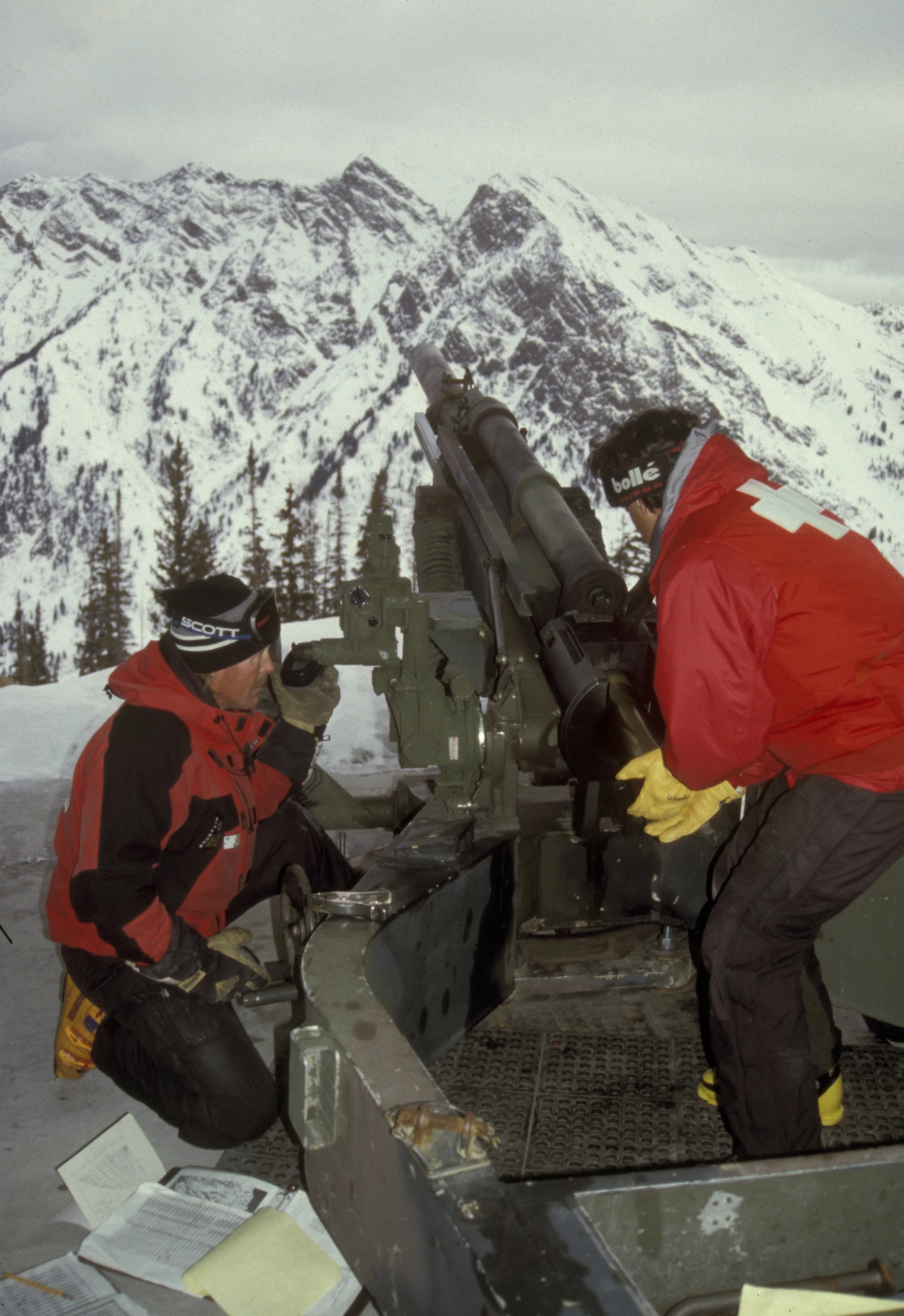 105_howitzer_snowbird_vert.jpg