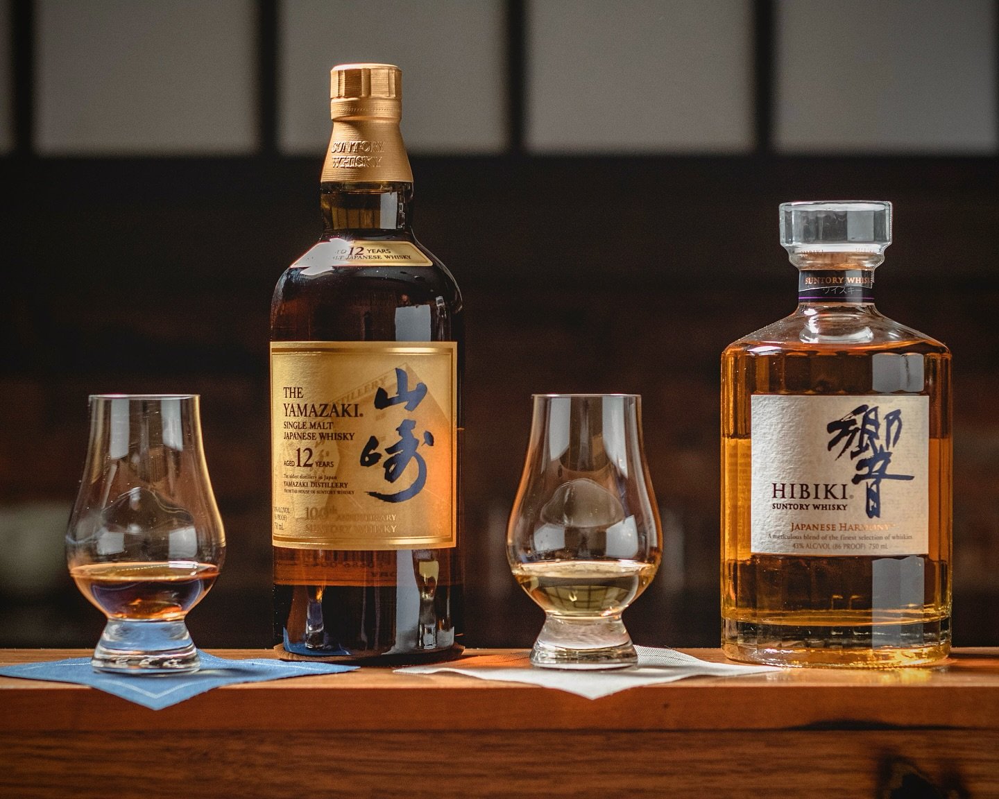 ☀️By day, a kissaten. 🌙By night, a sake bar.
Hi-Collar transforms after dark into an izakaya bar, where &lsquo;high collars&rsquo; come off and the spirit of drinks takes over. Kanpai! 🍸🍻🥂🍹🍶 @hi_collar 

✨DINNER
WED &amp; THU | 5:30PM&ndash;10: