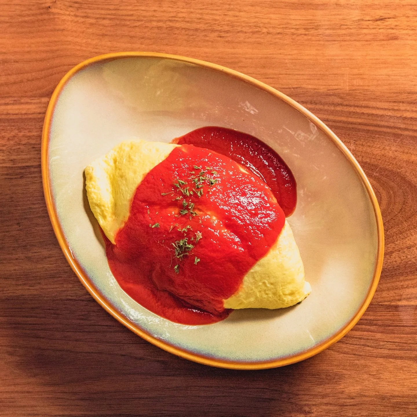 Have you tried 🇯🇵Japanese Omurice? 🍅 OMURICE ORIGINAL TOMATO SAUCE 🥄 Japanese-style omelette over tomato rice with chicken soboro at Hicollar ✨ @hi_collar 
.
.
#Hicollar #Omurice #JapaneseFood #ハイカラ #Foodie