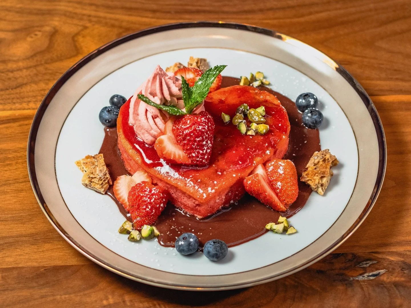 ✨Looking for the perfect Valentine&rsquo;s Day treat? ❤️ Our limited Valentine&rsquo;s specials are back from Friday, February 13 through Monday, February 16!

🍓 Strawberry Matcha Chocolate Hot Cake

Share a sweet, romantic moment at @hi_collar 💕Re