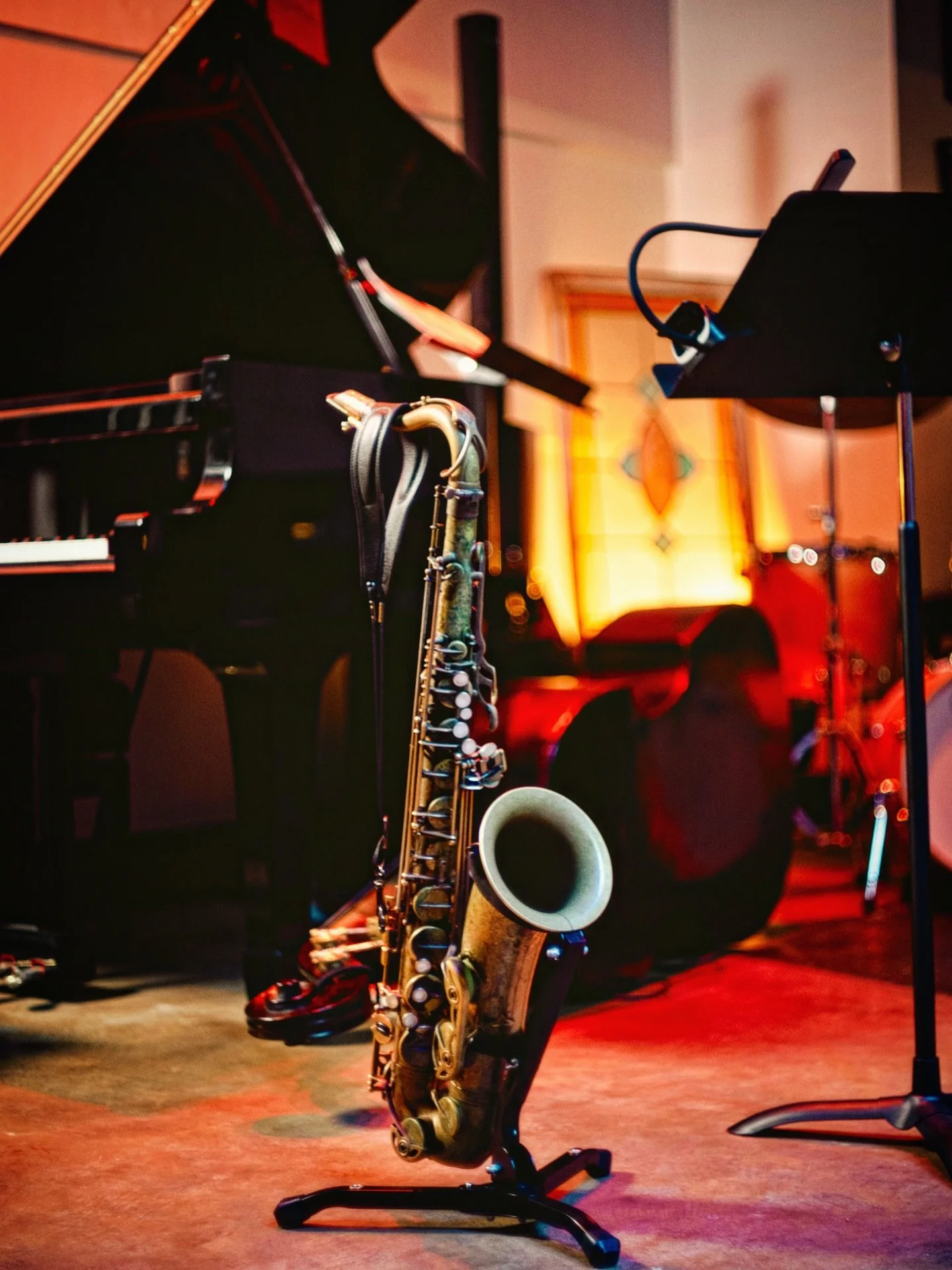 🎶LIVE JAZZ EVERY NIGHT🌙6:30PM&ndash;9PM / 11:00PM🎺 @hi_collar 

🍴Hi-Collar isn&rsquo;t just about delicious food and drinks🍸, the nights come alive with live jazz. Join us for an intimate evening of great music, cozy vibes, and unforgettable mom