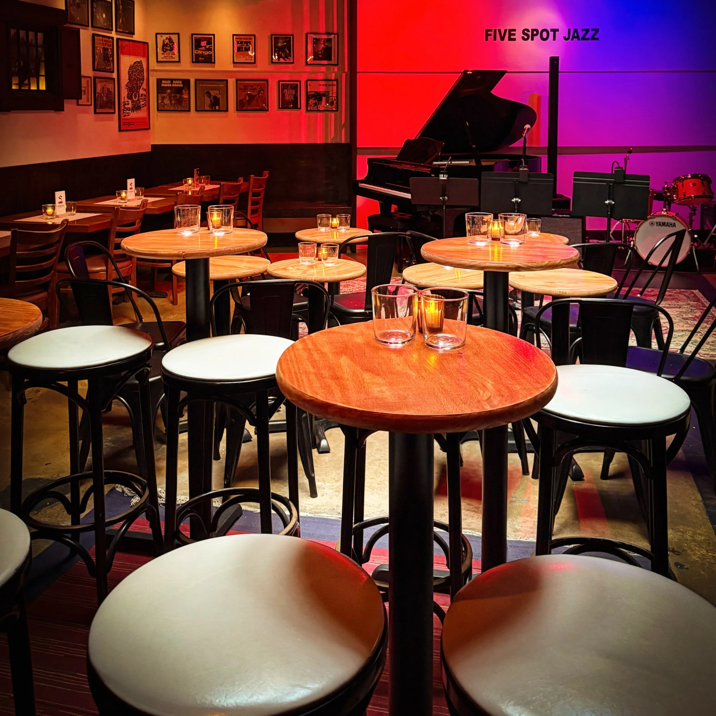 @hi_collar ☀️ Daytime Kissaten Caf&eacute; | Coffee 🌙 Nighttime Izakaya | Live Jazz

🍽️ Lunch: 11:30AM&ndash;4:00PM (Mon&ndash;Wed walk-in only)
🥃 Dinner: 5:30PM&ndash;11:00PM (walk-in only)

🎵 Live jazz every night at Five Spot Jazz @fivespotjaz