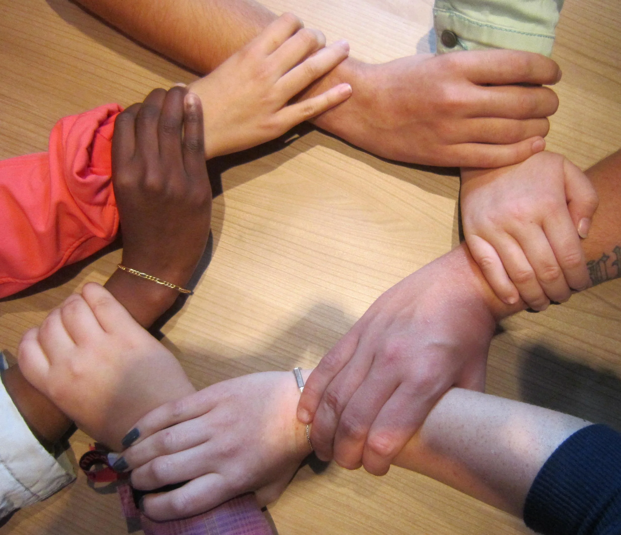 hand-group-people-leg-finger-foot-1244146-pxhere.com.jpg