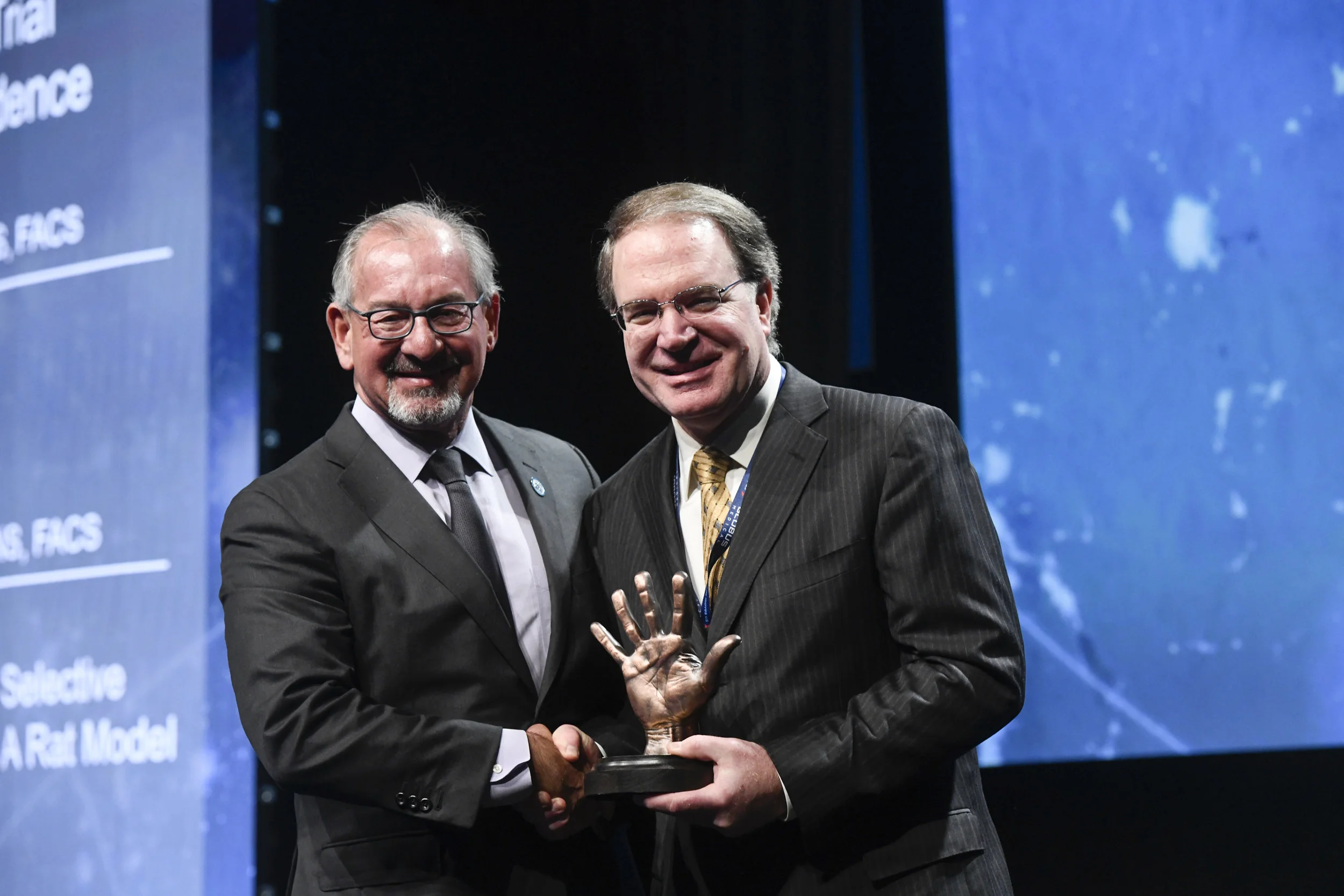 DiscGenics Congratulates Chief Medical Officer, Dr. Kevin T. Foley, on Receiving the 2019 AANS Cushing Award for Technical Excellence and Innovation in Neurosurgery