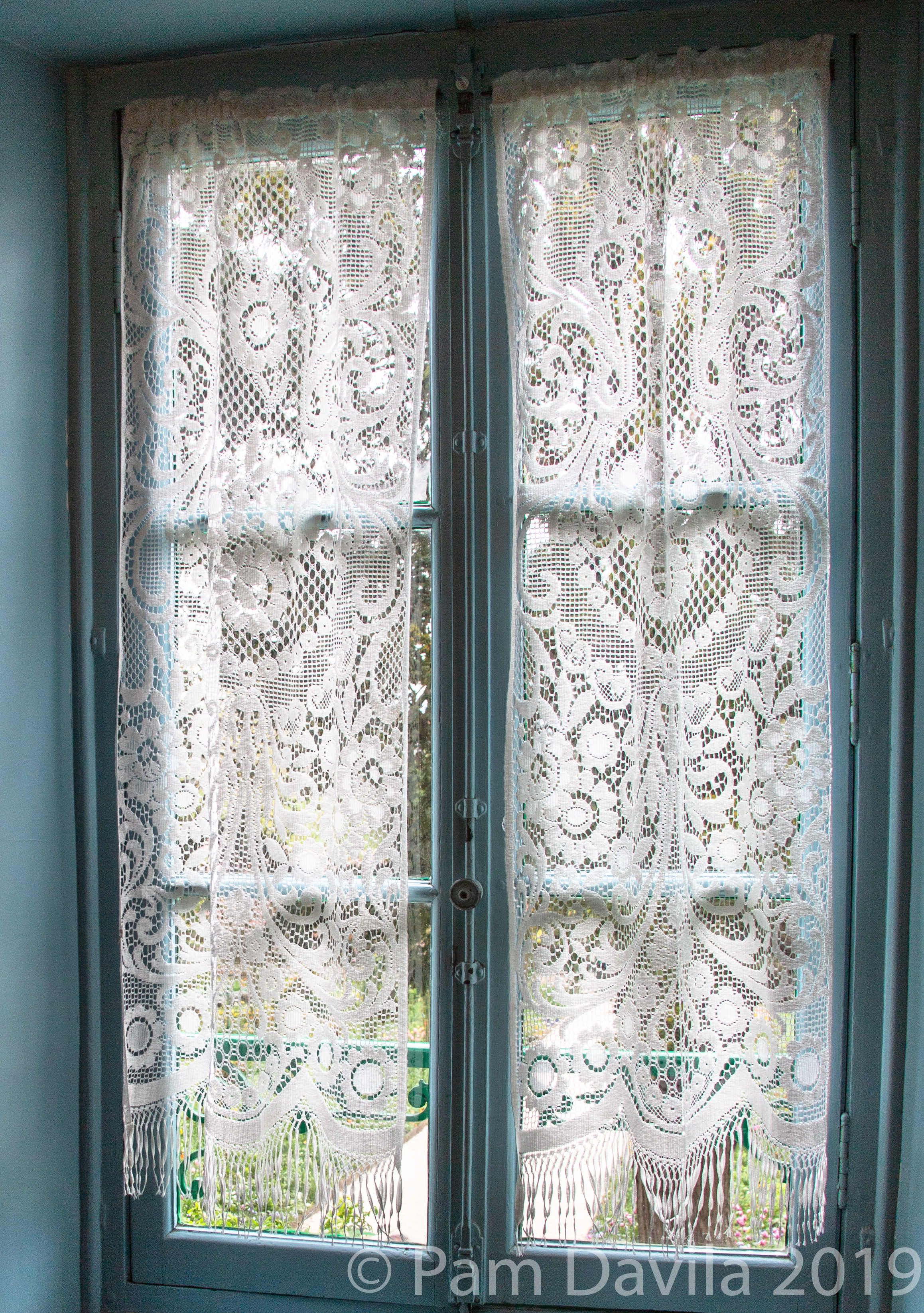  Lacy curtain in Monet’s house 