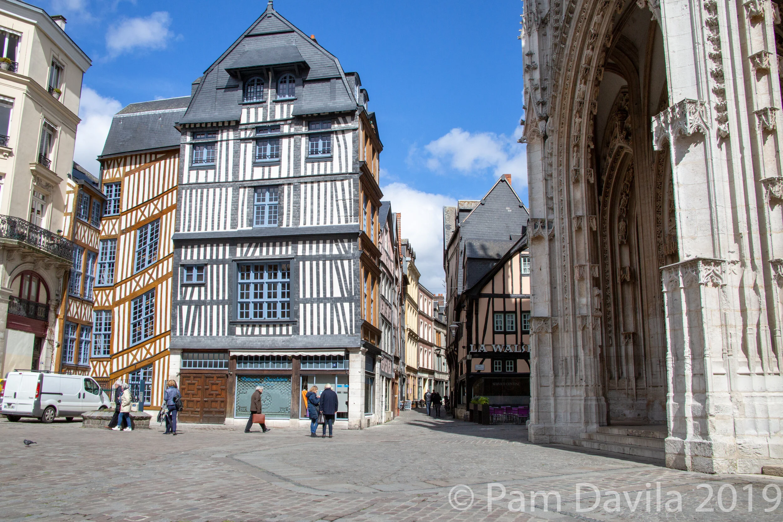 The streets in Rouen in front of the cathedral