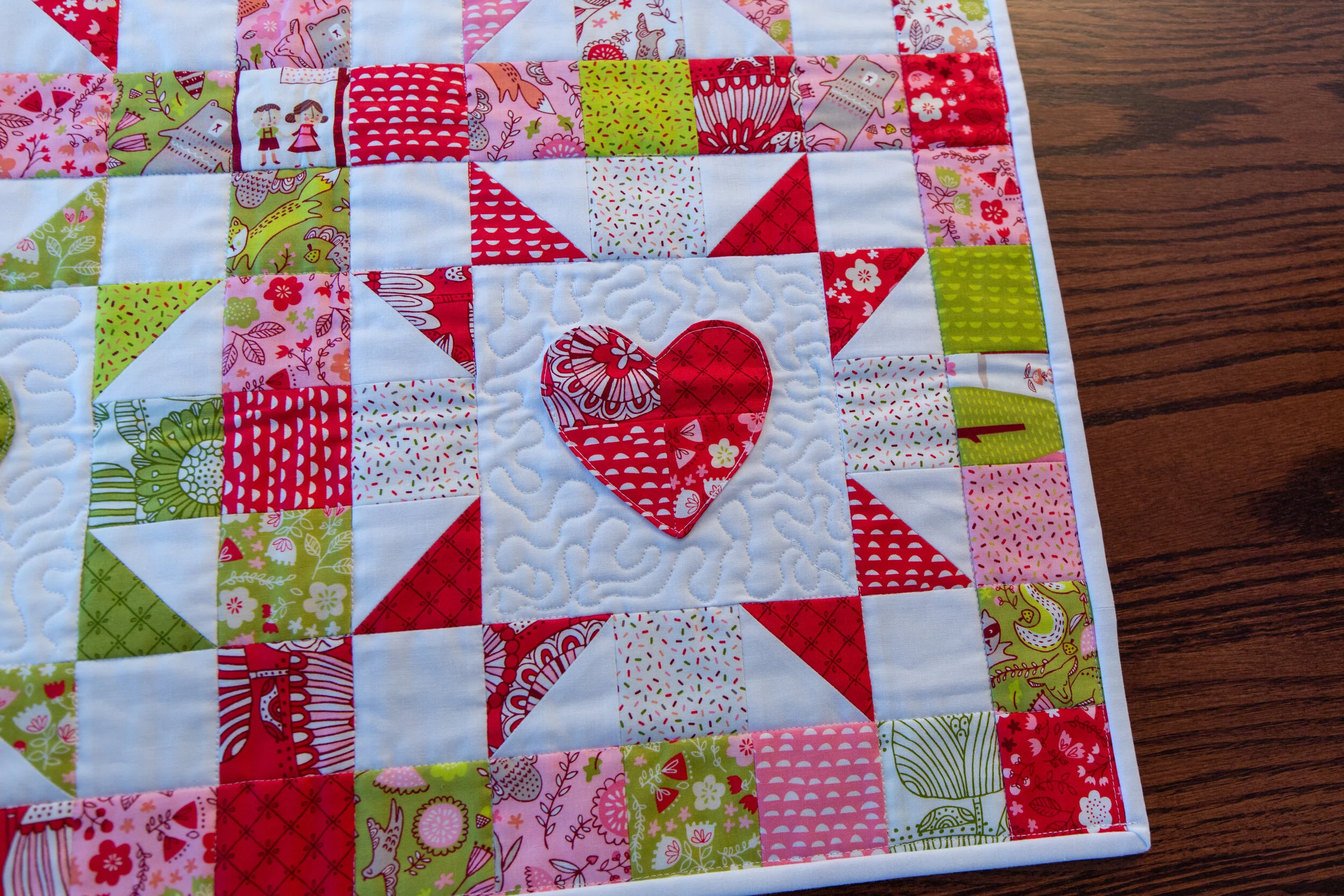 Heloitsa's heart mini quilt - heart block detail