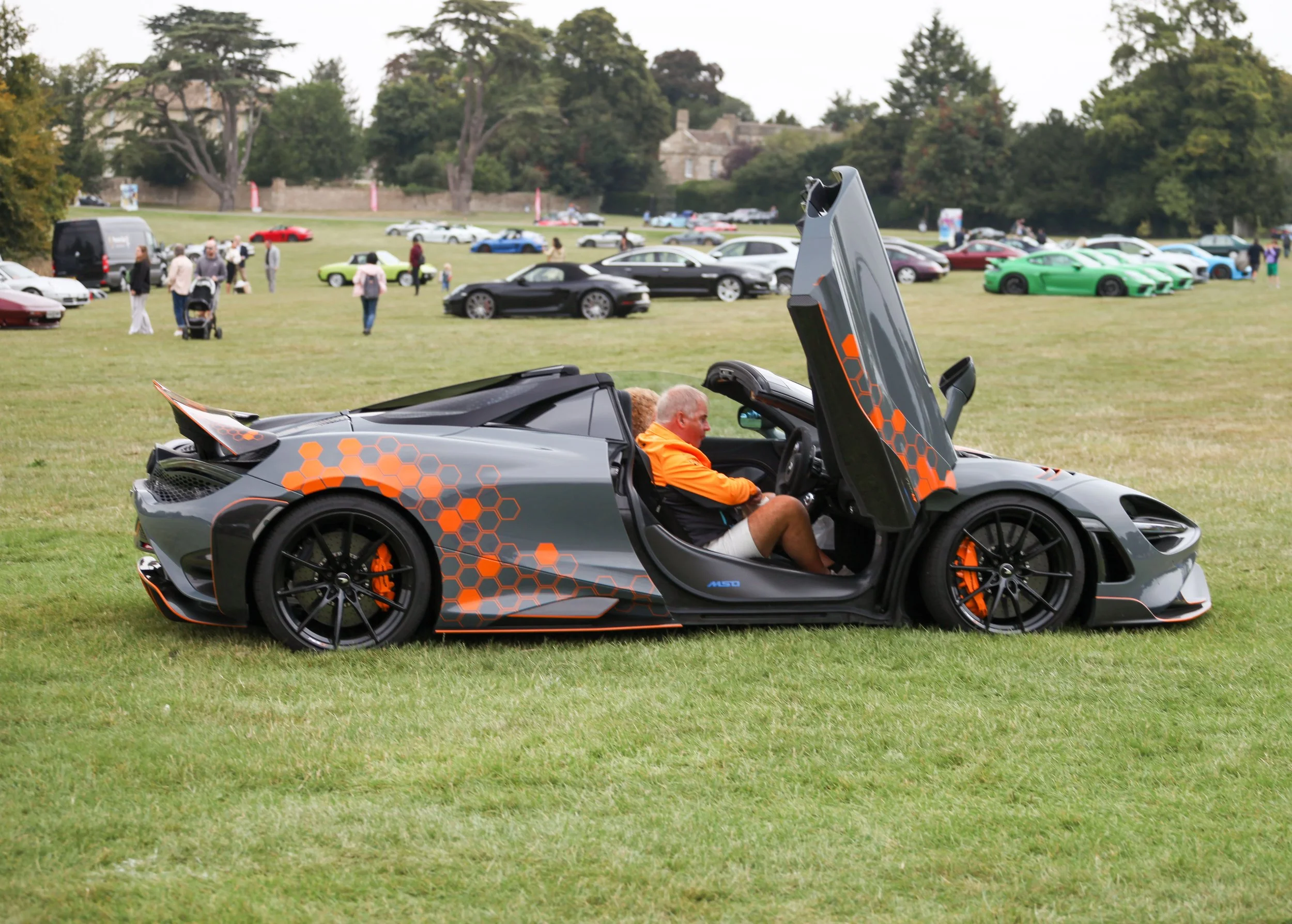 Crown Imagery @ Salon Prive 2024-1141.jpg (Copy)