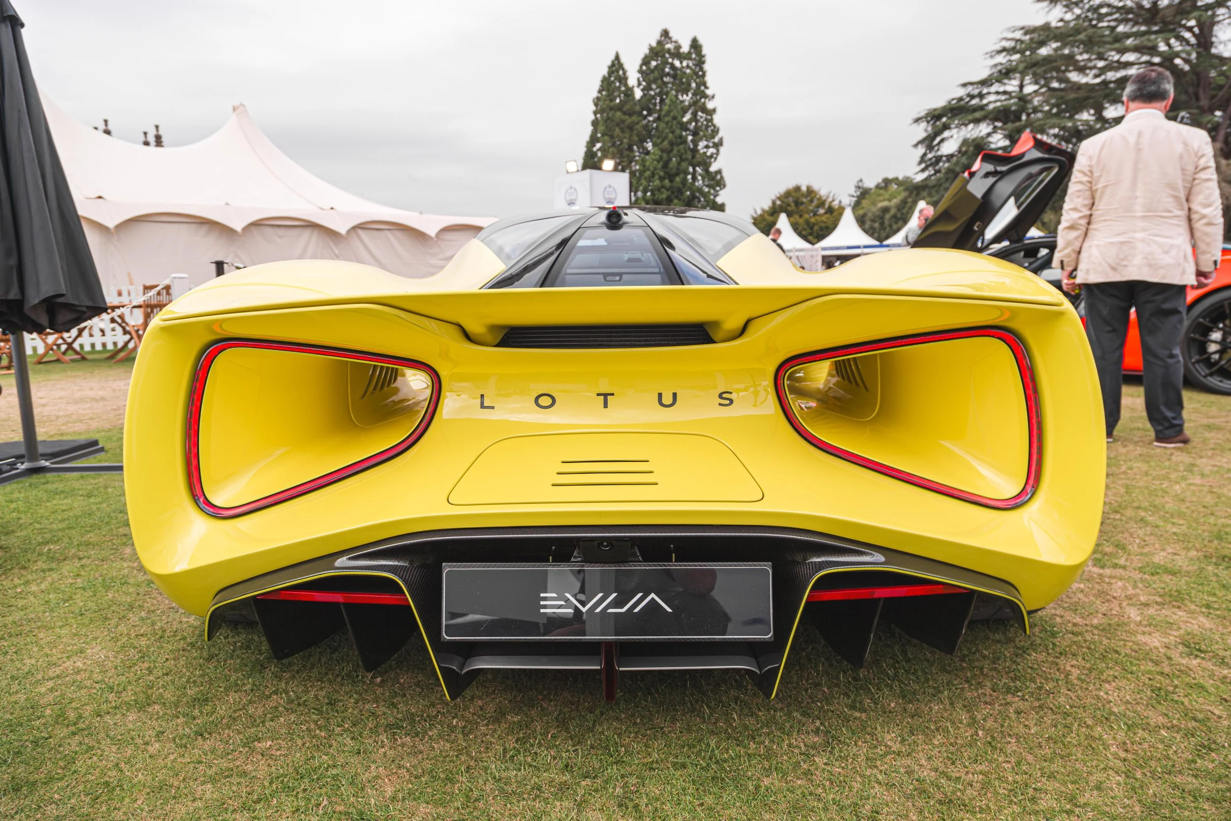 Crown Imagery @ Salon Prive 2024-1085.jpg (Copy)