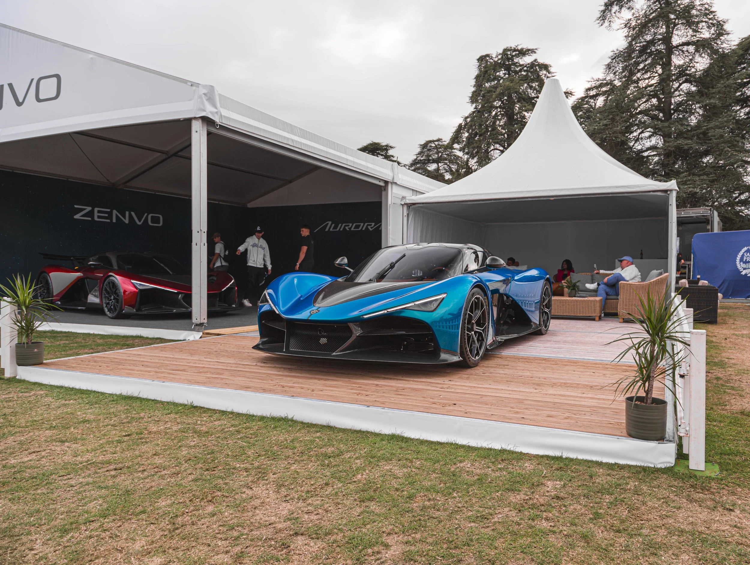 Crown Imagery @ Salon Prive 2024-1073.jpg (Copy)