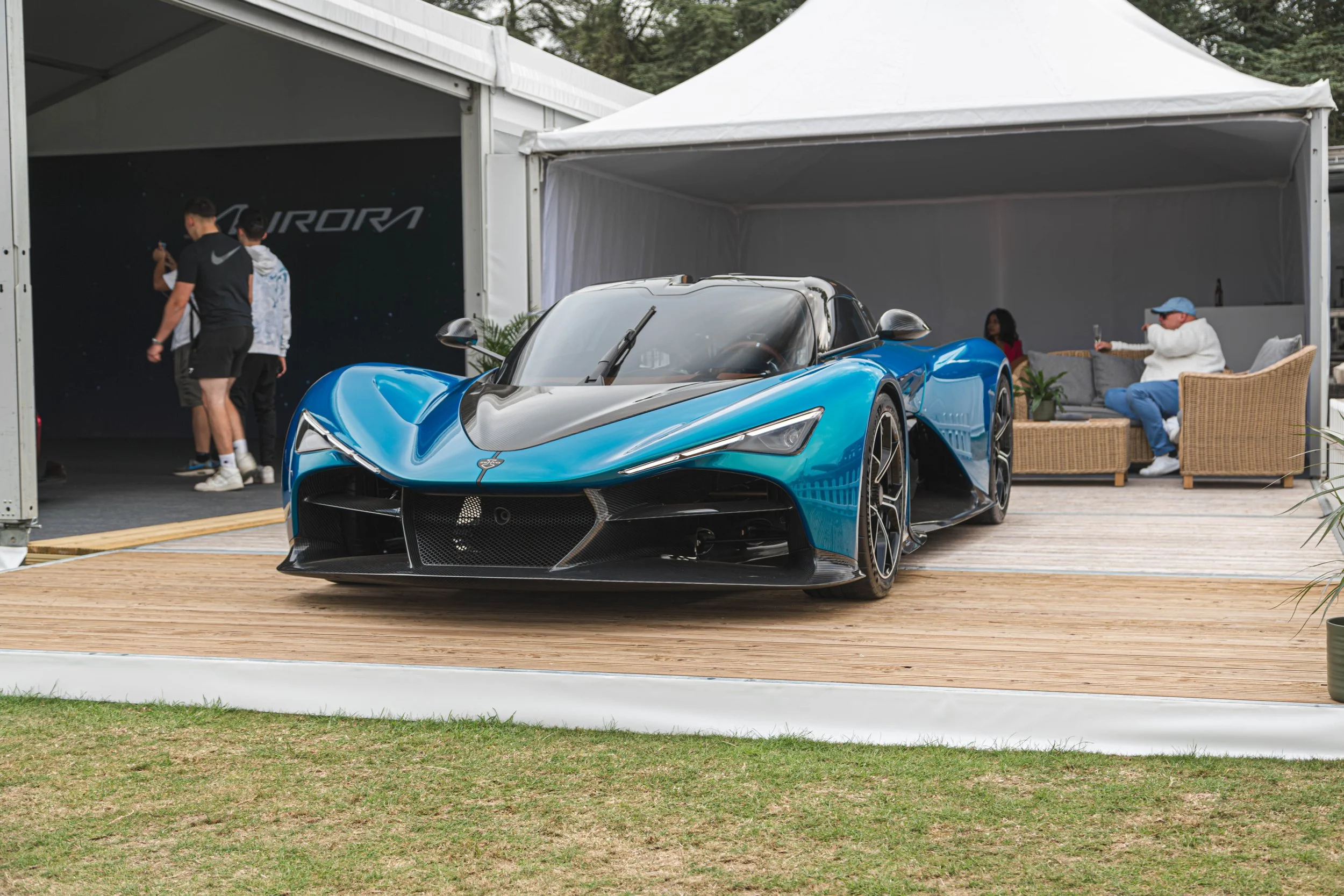 Crown Imagery @ Salon Prive 2024-1069.jpg (Copy)