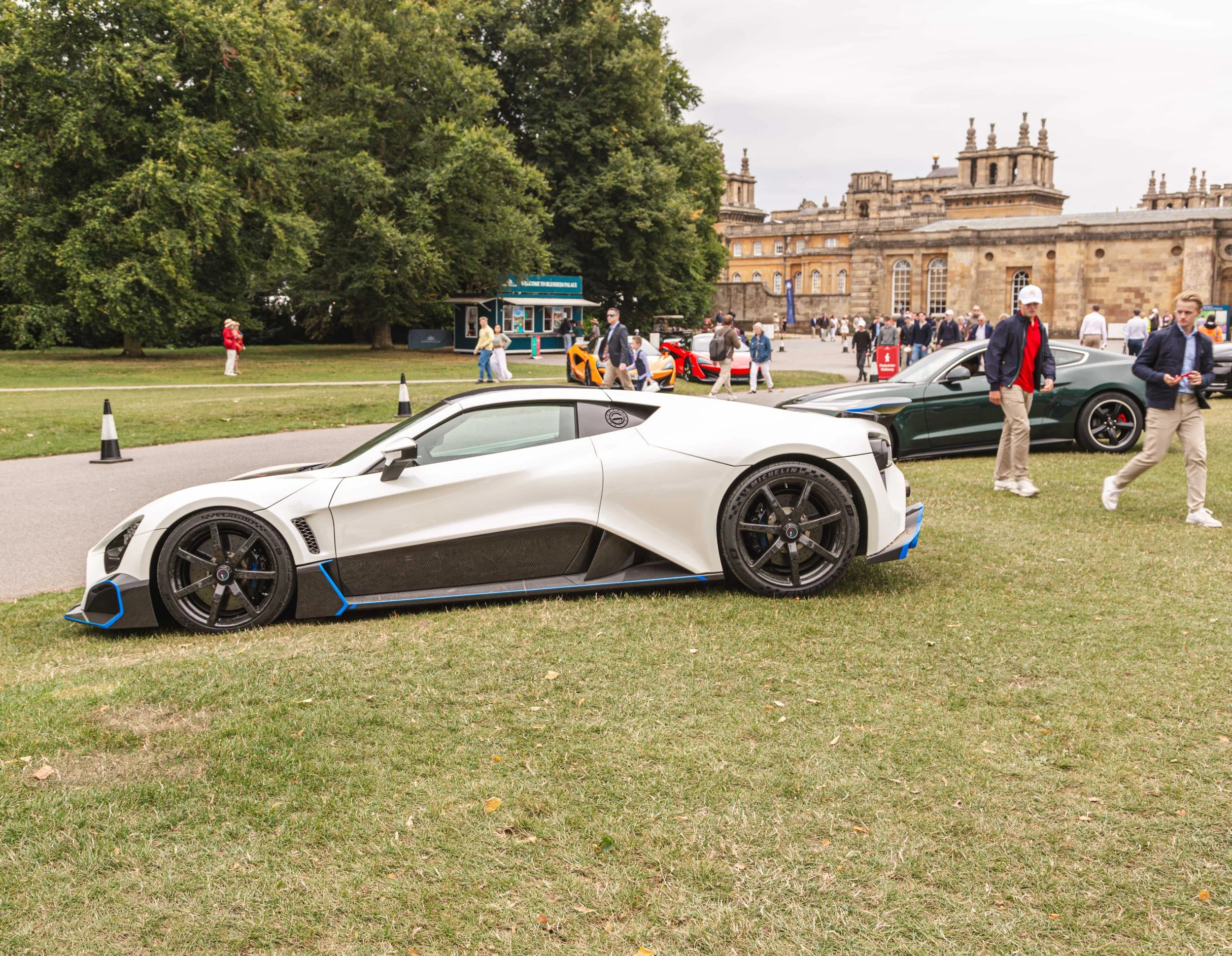 Crown Imagery @ Salon Prive 2024-986.jpg (Copy)