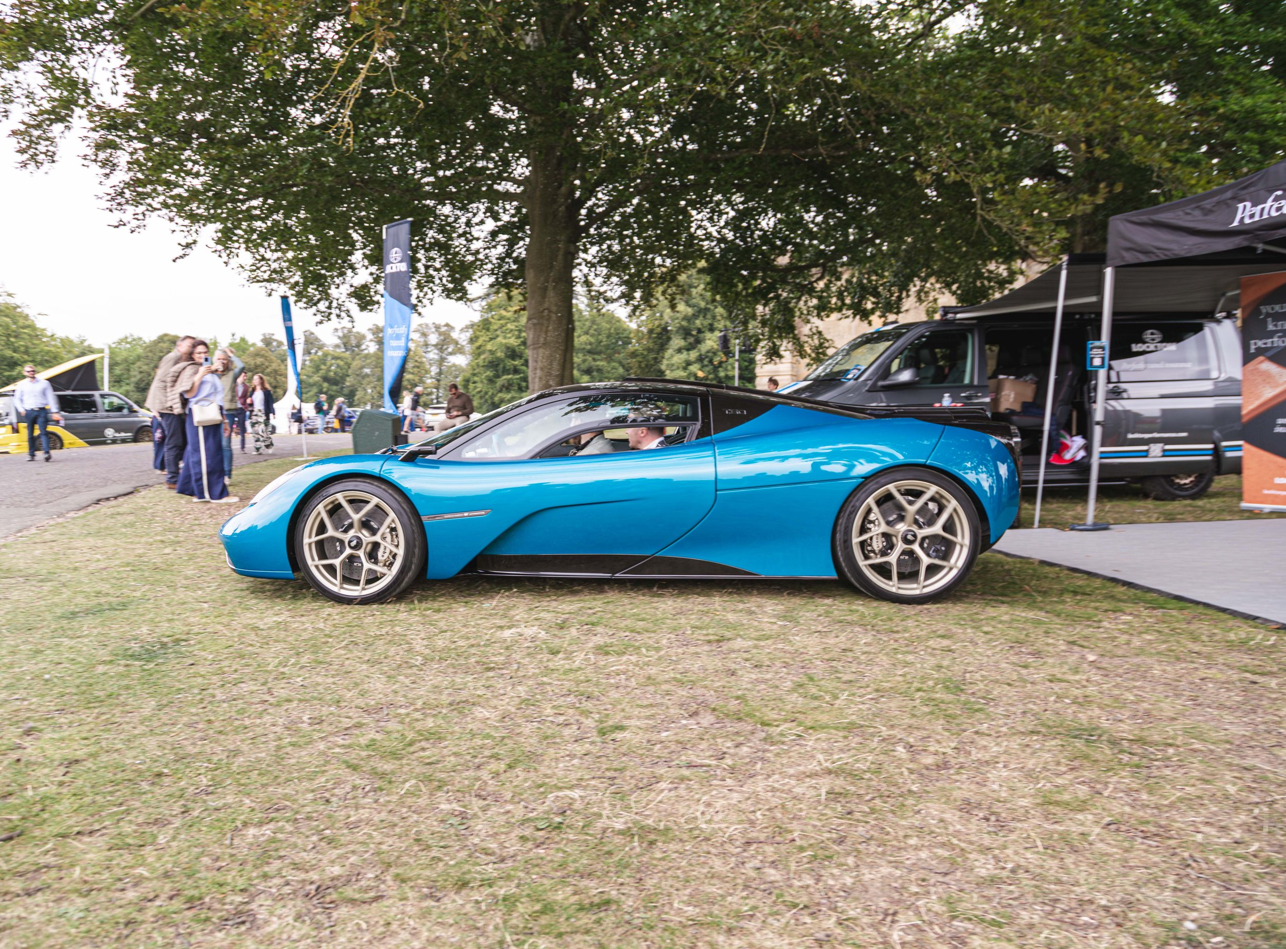 Crown Imagery @ Salon Prive 2024-957.jpg (Copy)