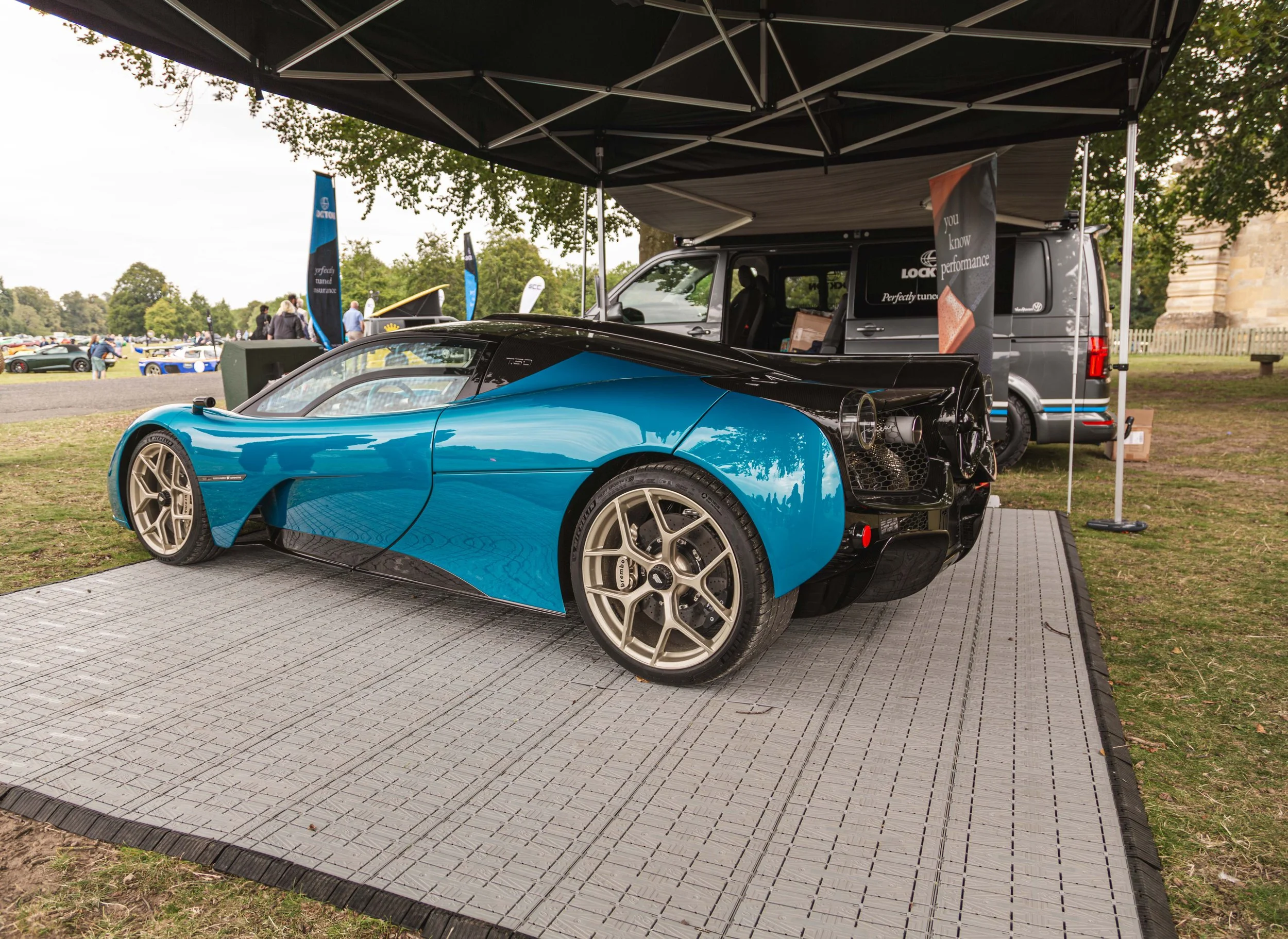 Crown Imagery @ Salon Prive 2024-941.jpg (Copy)