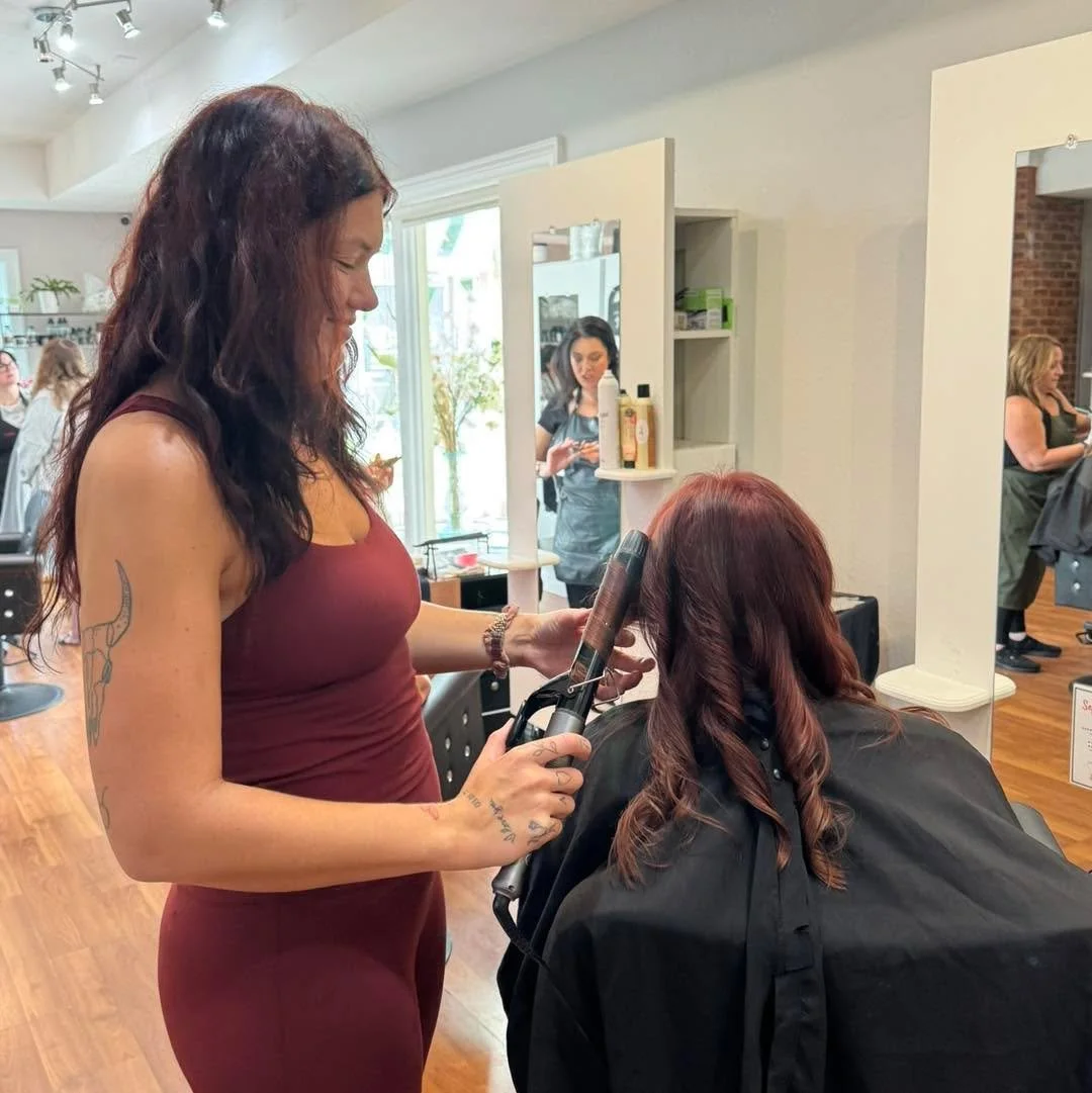 Which came first?  Brinklei&rsquo;s outfit or her clients choice for hair color? 😂👯&zwj;♀️🍁

#matching #twinning #sylvaniasalon #toledosalon #sylvania #sylvaniabusiness #willowcreeksalon #willowcreek #davines #autumnhair #419hair #toledohairstylis