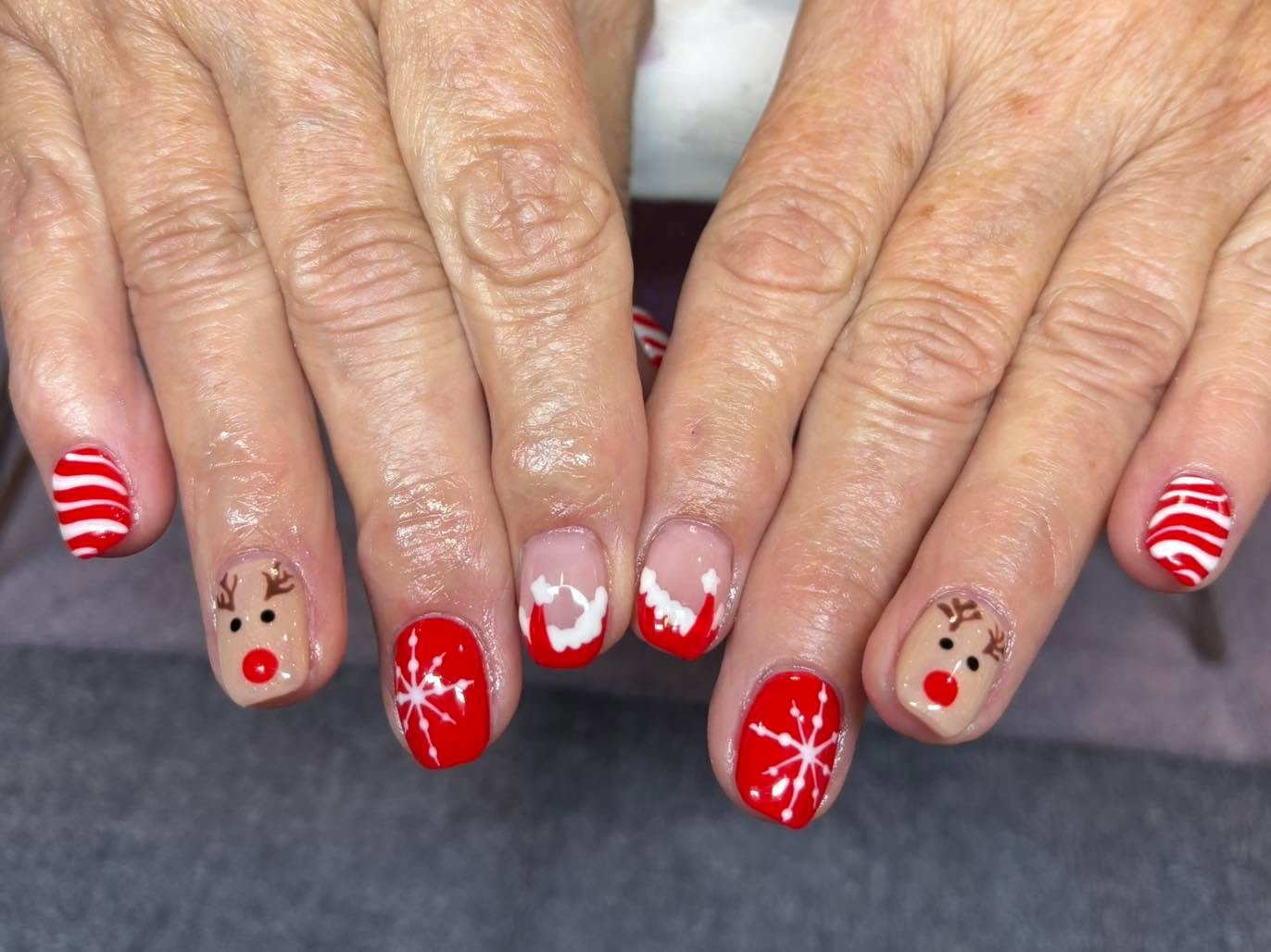 We are getting in the holiday spirit over here! Emma&rsquo;s nail appointments are filling up fast, so be sure to book yours as soon as possible. 🎅🏼🎄🦌

#sylvaniasalon #toledosalon #sylvania #sylvaniabusiness #willowcreeksalon #willowcreek #christ