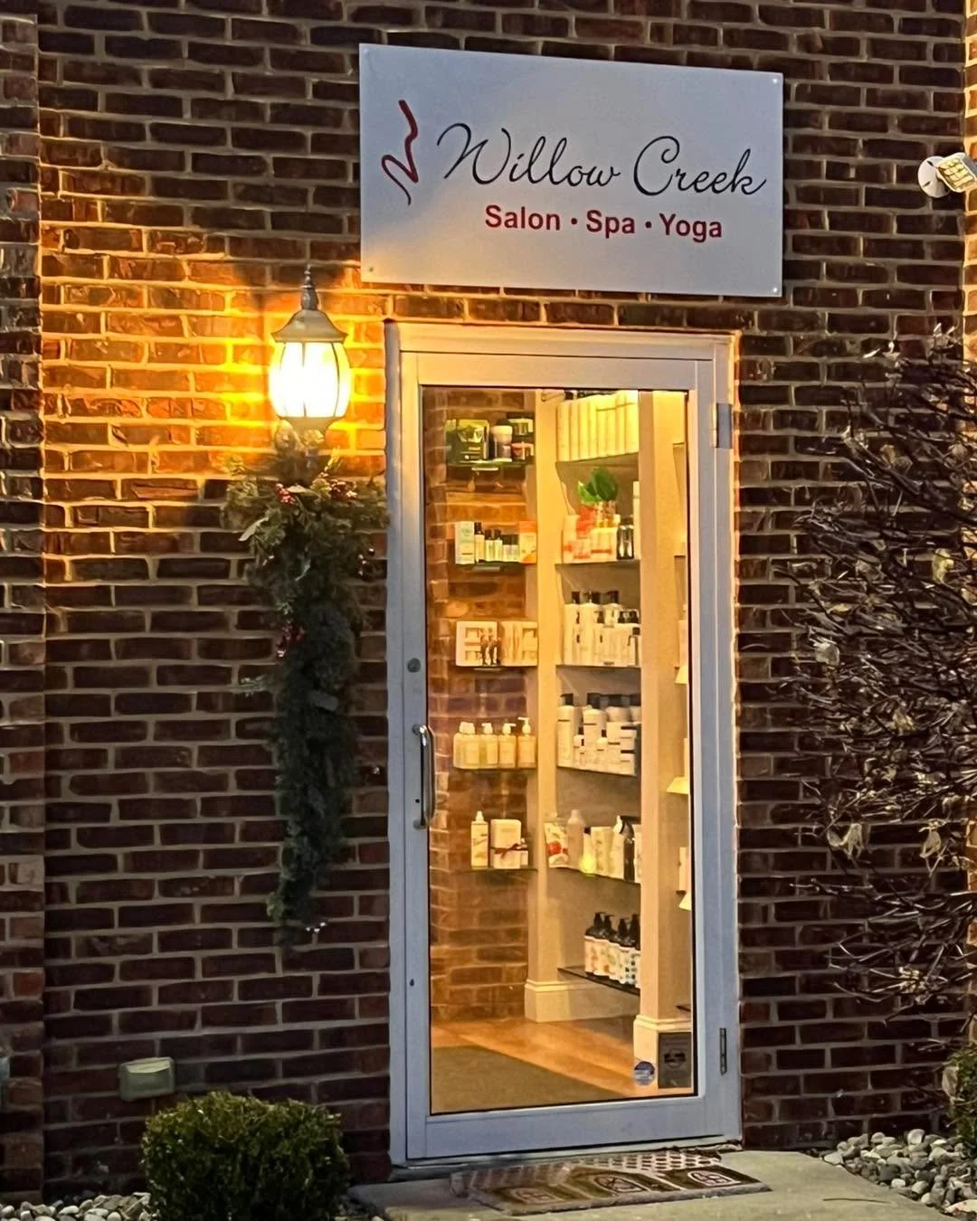 Come on in out of the cold! Services, high end hair and skin care, amazing Christmas gifts!

#sylvaniasalon #toledosalon #sylvania #sylvaniabusiness #willowcreeksalon #willowcreek #gosylvania #sylvaniaohio #winterinsylvania #snow #snowy #snowymorning