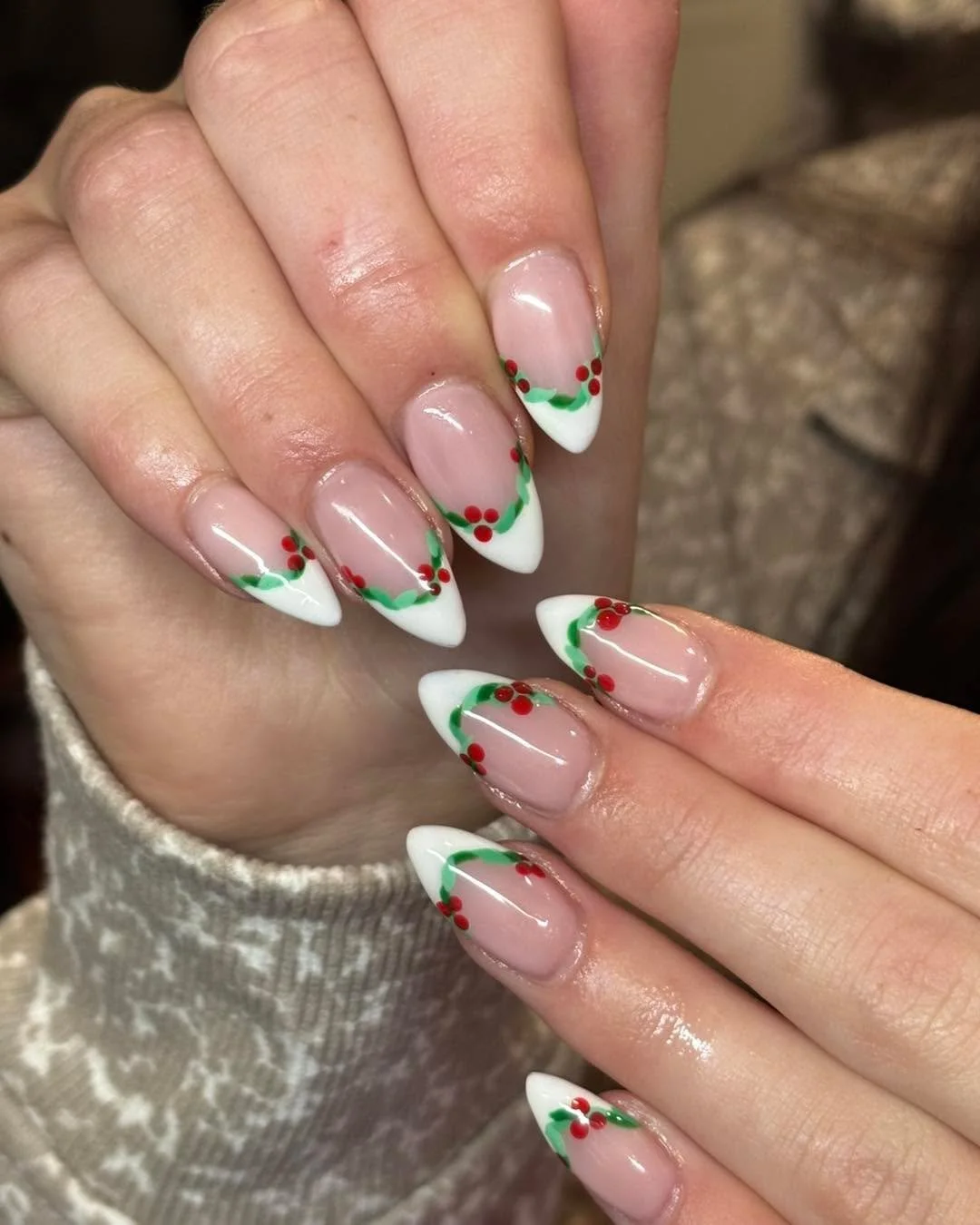 Holly jolly acrylic nails over here! 

#sylvaniasalon #toledosalon #sylvania #sylvaniabusiness #willowcreeksalon #willowcreek #christmasnails #christmasnails❤️ #christmasnailart❤️ #christmasnails🎄💅❄️☃️