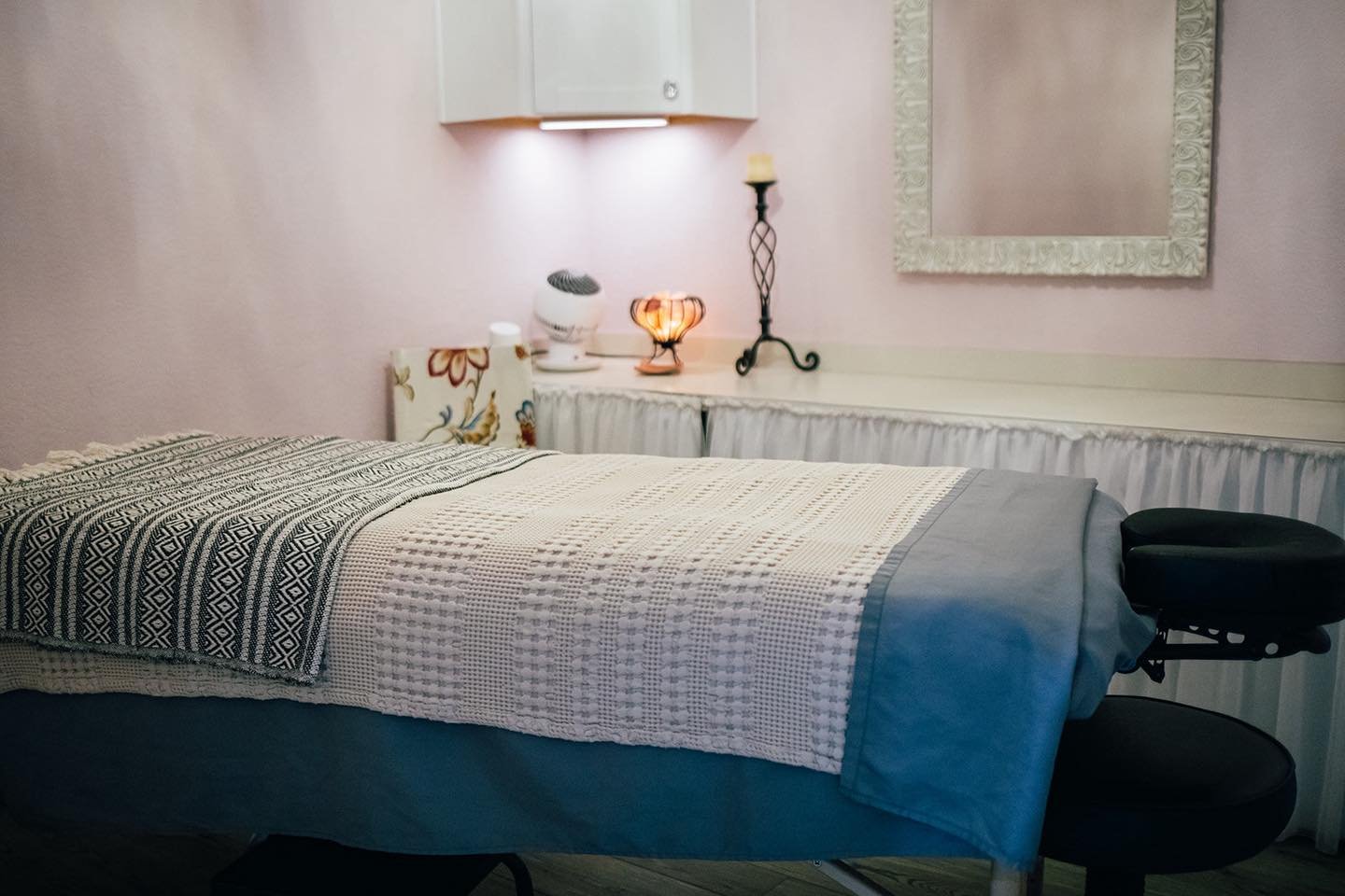 This is your sign to finally book the massage. 

Your body will thank you. 
📲 book online or call the salon today
  419-882-1222

#sylvaniasalon #toledosalon #sylvania #sylvaniabusiness #willowcreeksalon #willowcreek