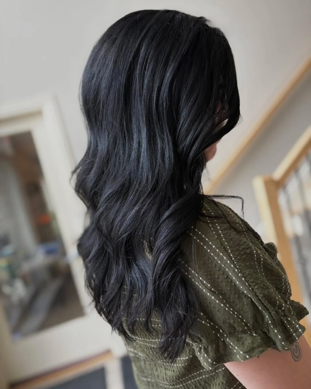 Black cat 🐈&zwj;⬛ 
and shine for days ✨

cut and color by brinklei_
#sylvaniasalon #toledosalon #sylvania #sylvaniabusiness #willowcreeksalon #willowcreek #blackhair