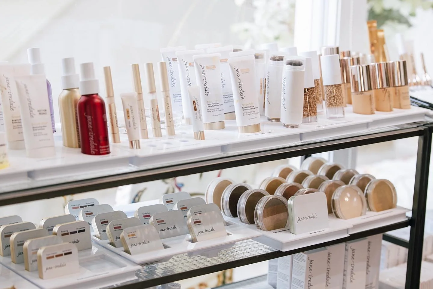 &lsquo;Tis the season for weddings, school dances, and photoshoots! Let our talented makeup artists help you elevate your look and feel your best! 

#sylvaniasalon #toledosalon #sylvania #sylvaniabusiness #willowcreeksalon #willowcreek #janeiredalema