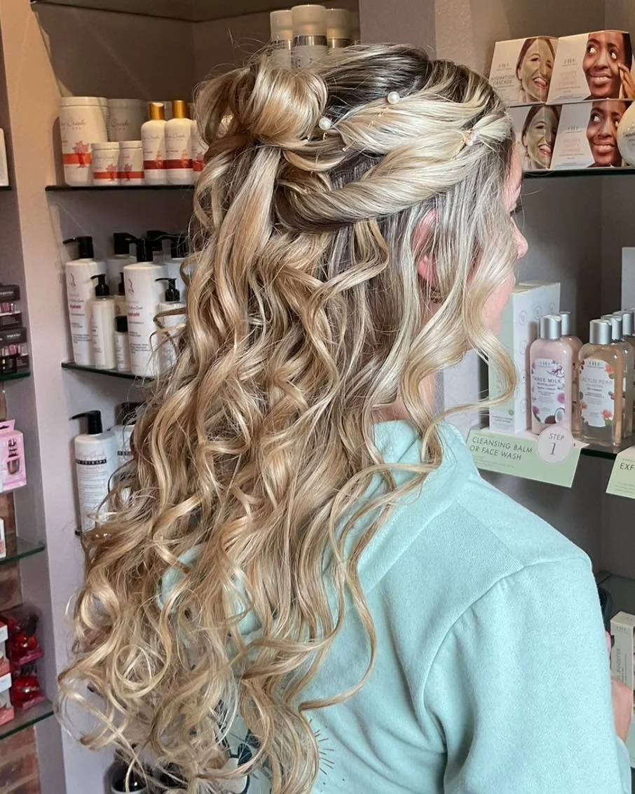 The blooming of spring reminds us prom and wedding season will soon be in full swing! Remember to schedule your hair, makeup, and nails at Willow Creek for your spring formal events! 💐

#sylvaniasalon #toledosalon #sylvania #sylvaniabusiness #willow