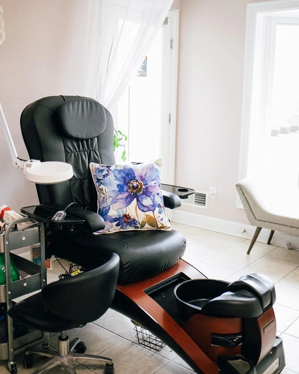 Sandal season is here to stay! Time to freshen up those toes. 🩴☀️

#sylvaniasalon #toledosalon #sylvania #sylvaniabusiness #willowcreeksalon #willowcreek #pedicure #manipedi