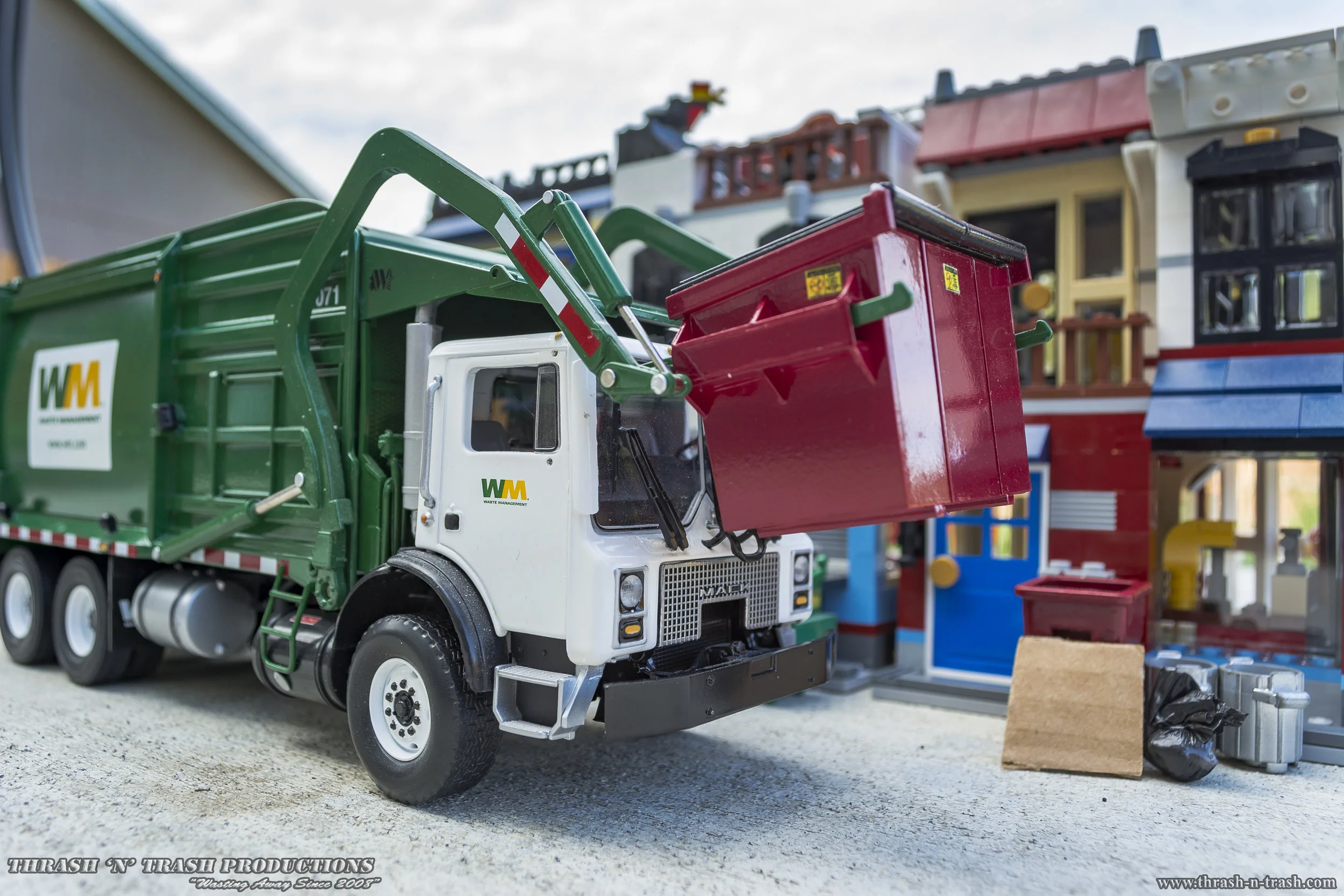 slammin eagle garbage truck toy