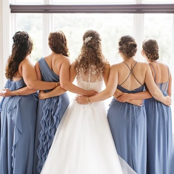 It was such a fun morning getting ready with Robin and her girls. Since it was such a humid day and it was calling for rain too, we opted to keep her gorgeous natural curls and I love how it turned out!
Photo: @jeremy_james_photo •
•
•
•
#saloncentric #hairfashionandbridal #modernsalon #ittakesapro #cosmoprofbeauty #behindthechair #weddingupdo #wedding #curlyhair #updo #bridesmaids #bridesmaidshair #beautylaunchpad