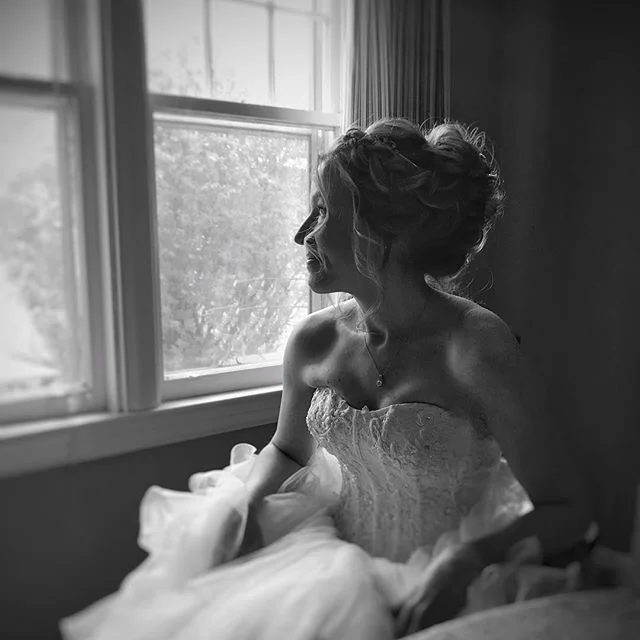 🎶 I’m dreaming of a white Christmas 🎶❄️🎄 seriously though, I’m so ready for snow! I think I’m one of the 10 people in Canada that actually likes the snow 😂 •
•
•
•
•
#hairfashionandbridal #winter #snow #bride
