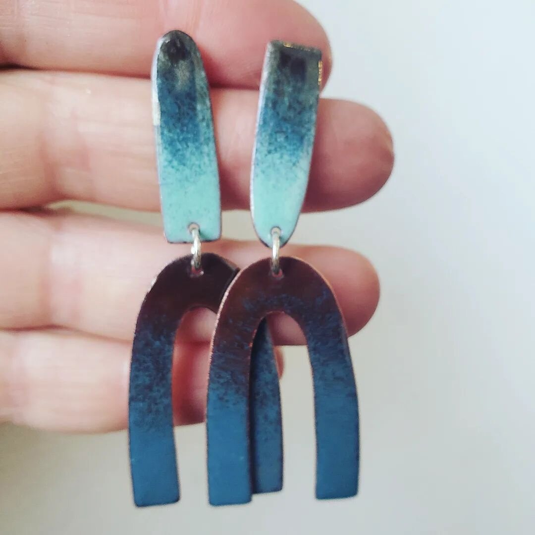 Happy Saturday!
.
Playing around with shapes and colors. I would definitely wear these! 😊
.
.
.
#newwork #handcrafted #enamel #vitreousenamel #contemporaryenamel #supportsmallbusiness #artistmade #artjewelry #collectjewelry #madetobeworn #madetobecr