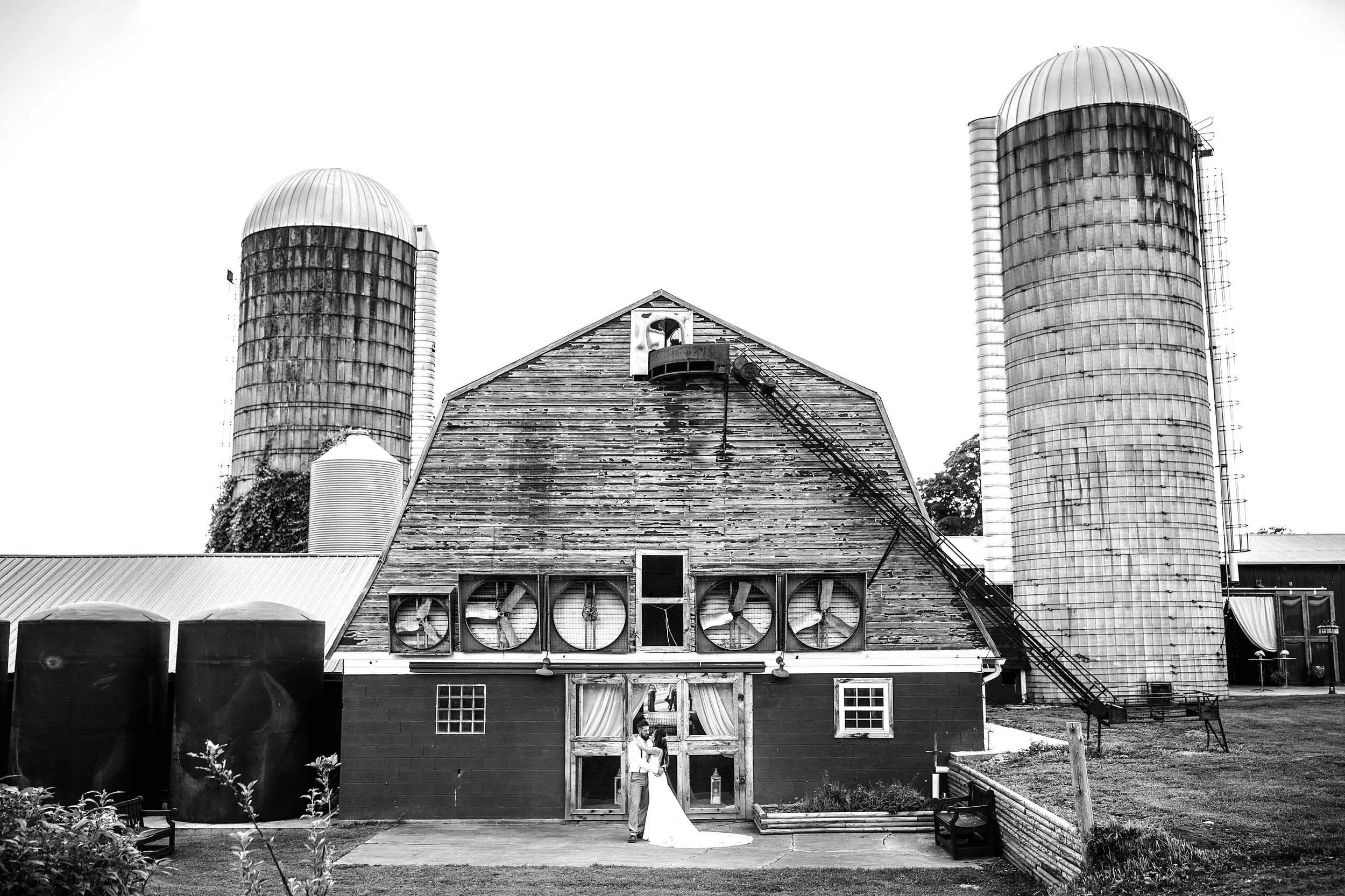 Gilbertsville-Farmhouse-Wedding-Photographer_0052.jpg