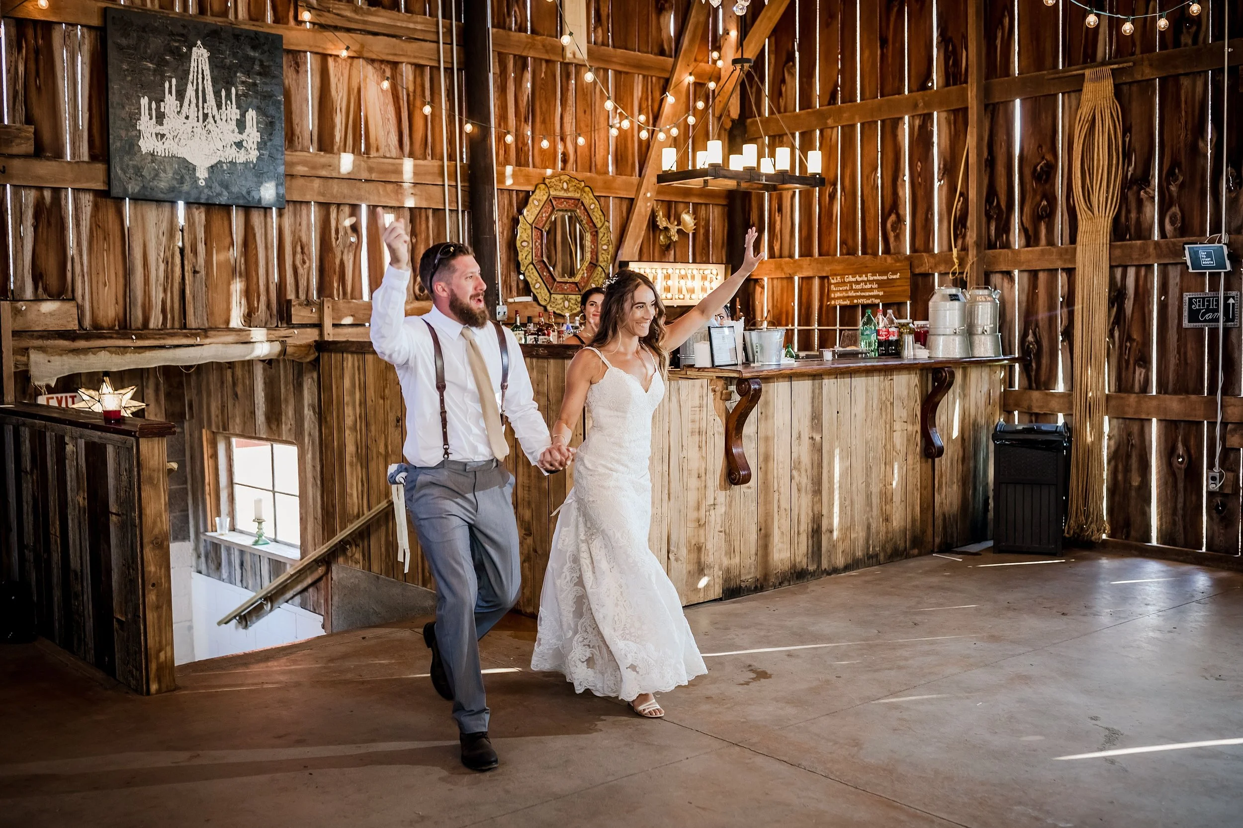 Gilbertsville-Farmhouse-Wedding-Photographer_0098.jpg