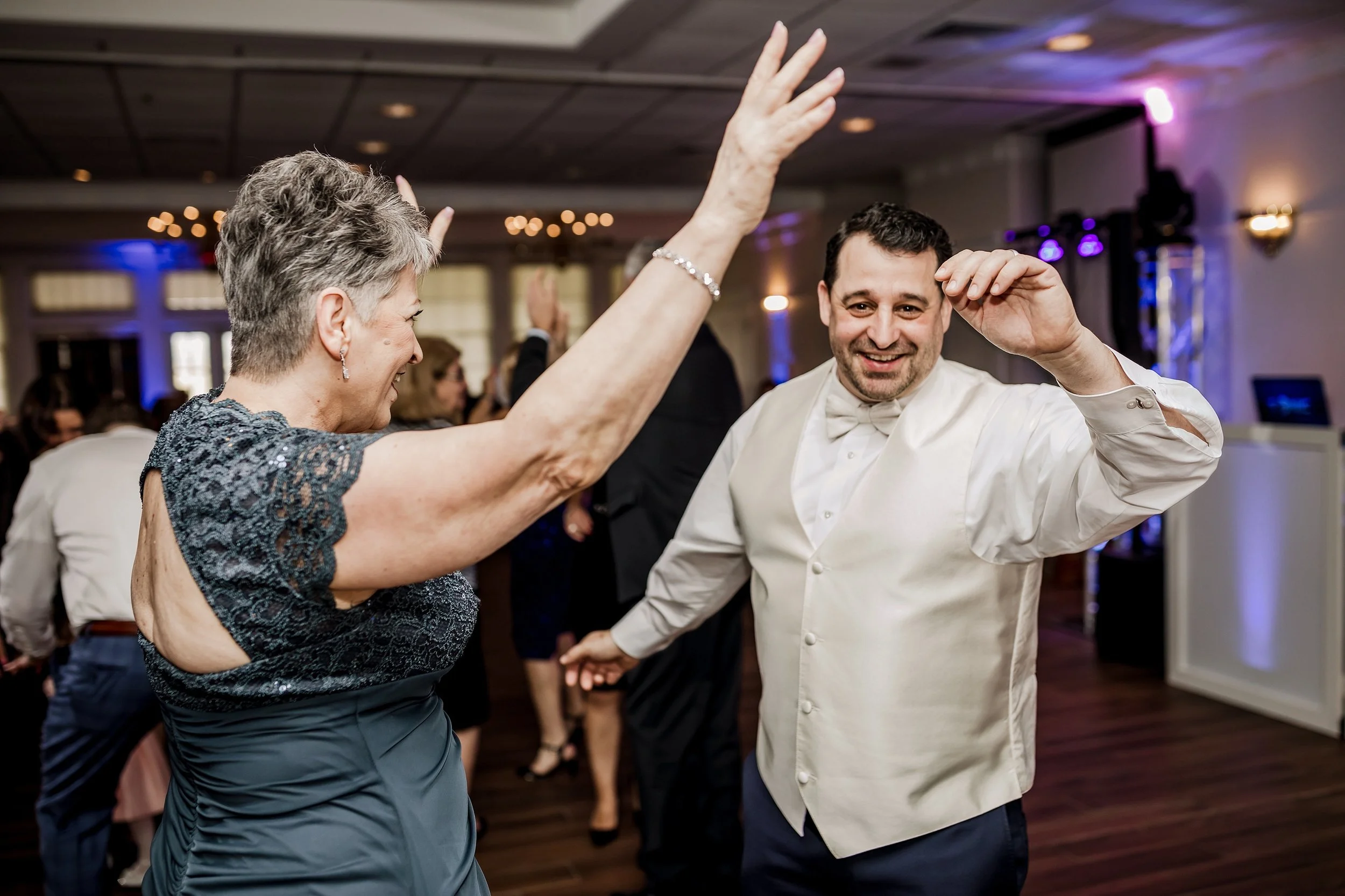 Brookside-Country-Club-Wedding_0015.jpg