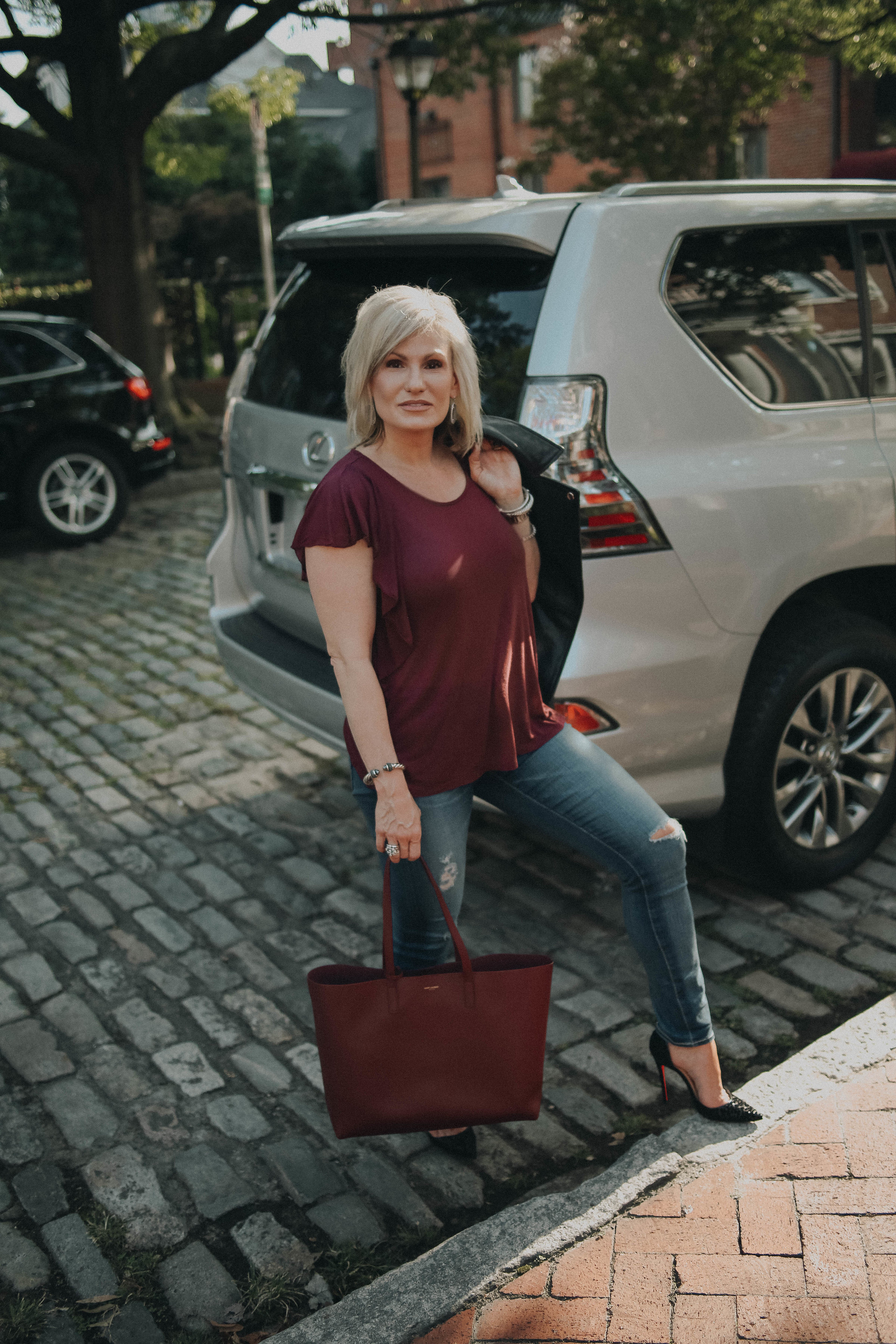 shannoninjeansbycar.jpeg
