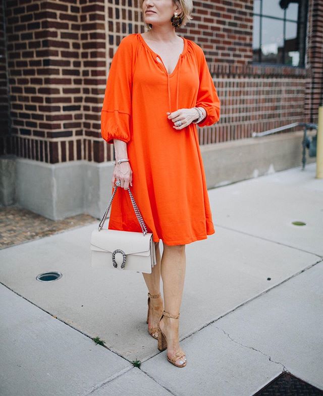 Orange combines the energy of red and the happiness of yellow. Perfect for a rainy day. 🧡

Shop this dress for less than $100:  21buttons.com/p/20115535 or link in bio. 🧡

Also don&rsquo;t forget to enter this week&rsquo;s #giveaway, a Naked Smokey